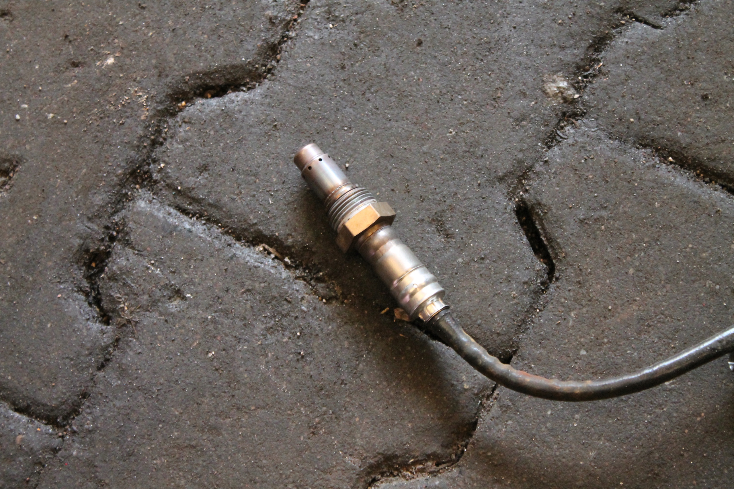 3634. exhaust gas sensor SONDA BMW 8490587
