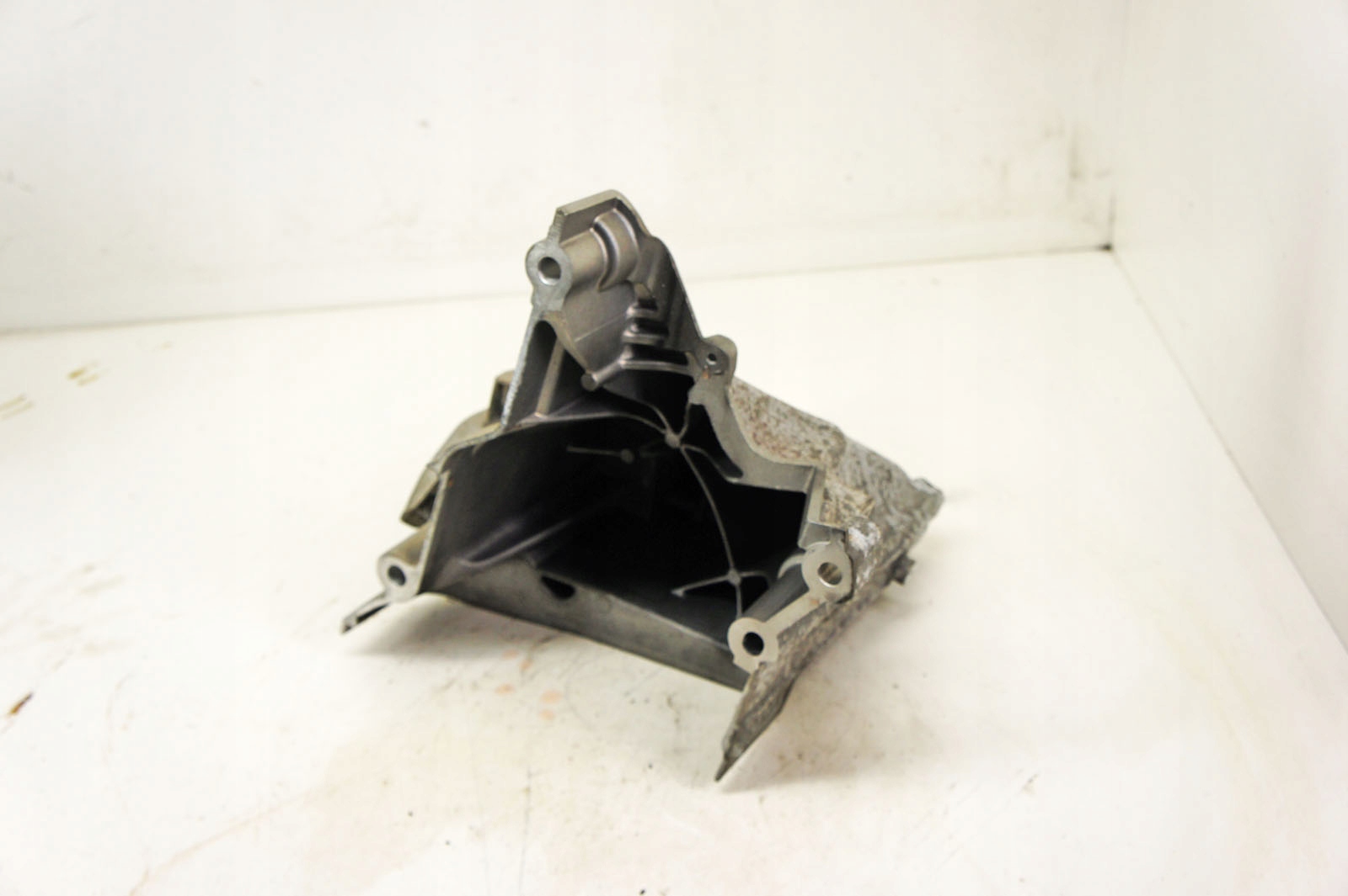 MS322 SKODA SCALA 1.0и лапа кронштейн Двигателя