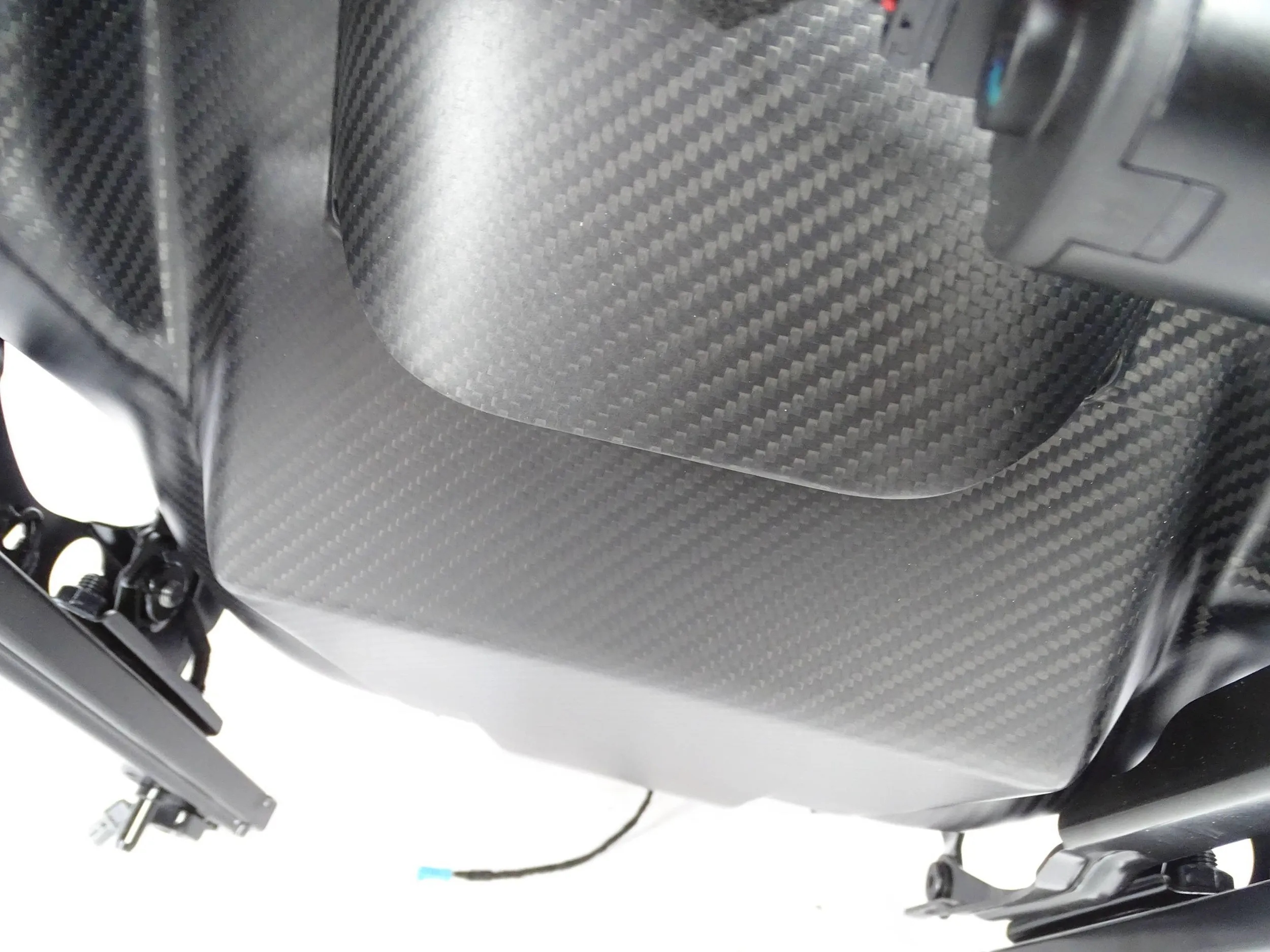 кресла MASERATI MC20 M240 Carbon