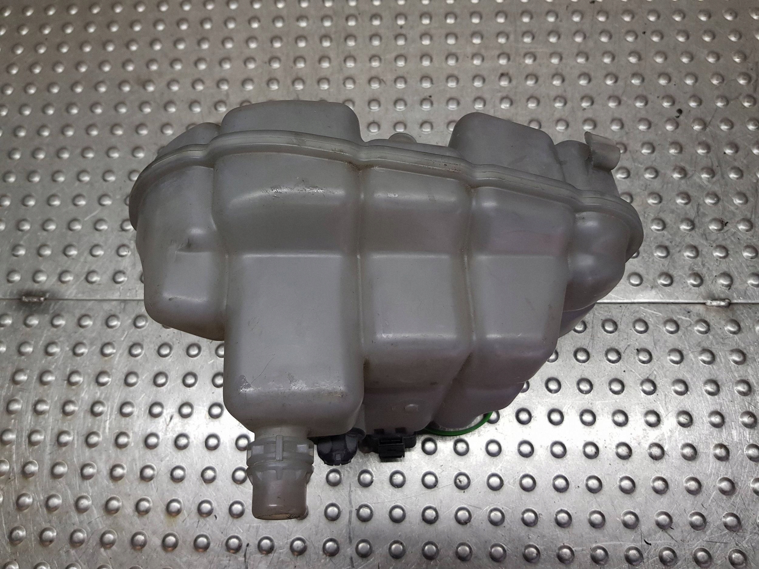 ekspanziona posuda 4G0121403G AUDI A6 C7 A7 4G 3.0 TDI