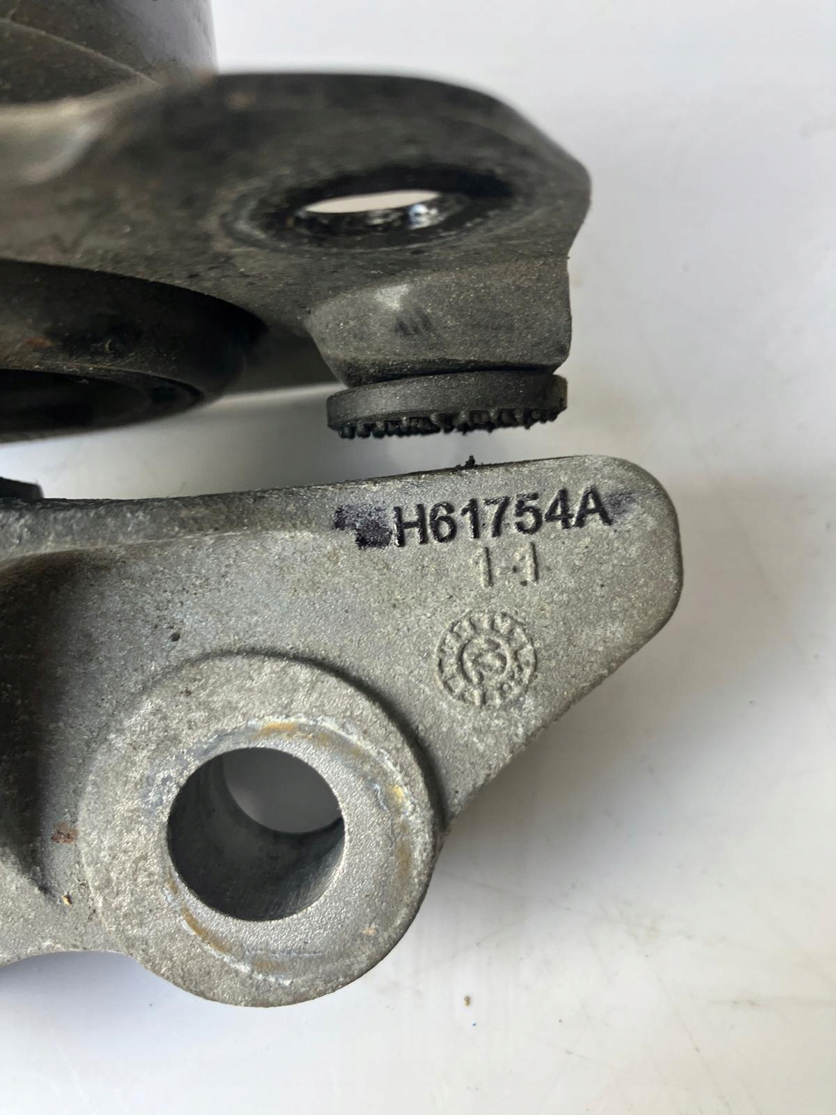 holder gearbox mount CAPTIVA 2.2 VCDI H61754A