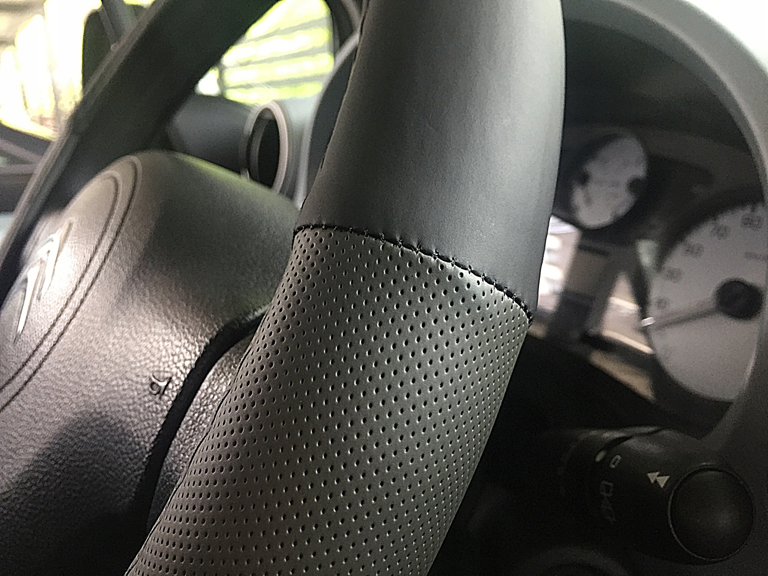 NISSAN Micra Qashqai Note Juke Almera pokrowiec na kierownice perforowany Producent inny