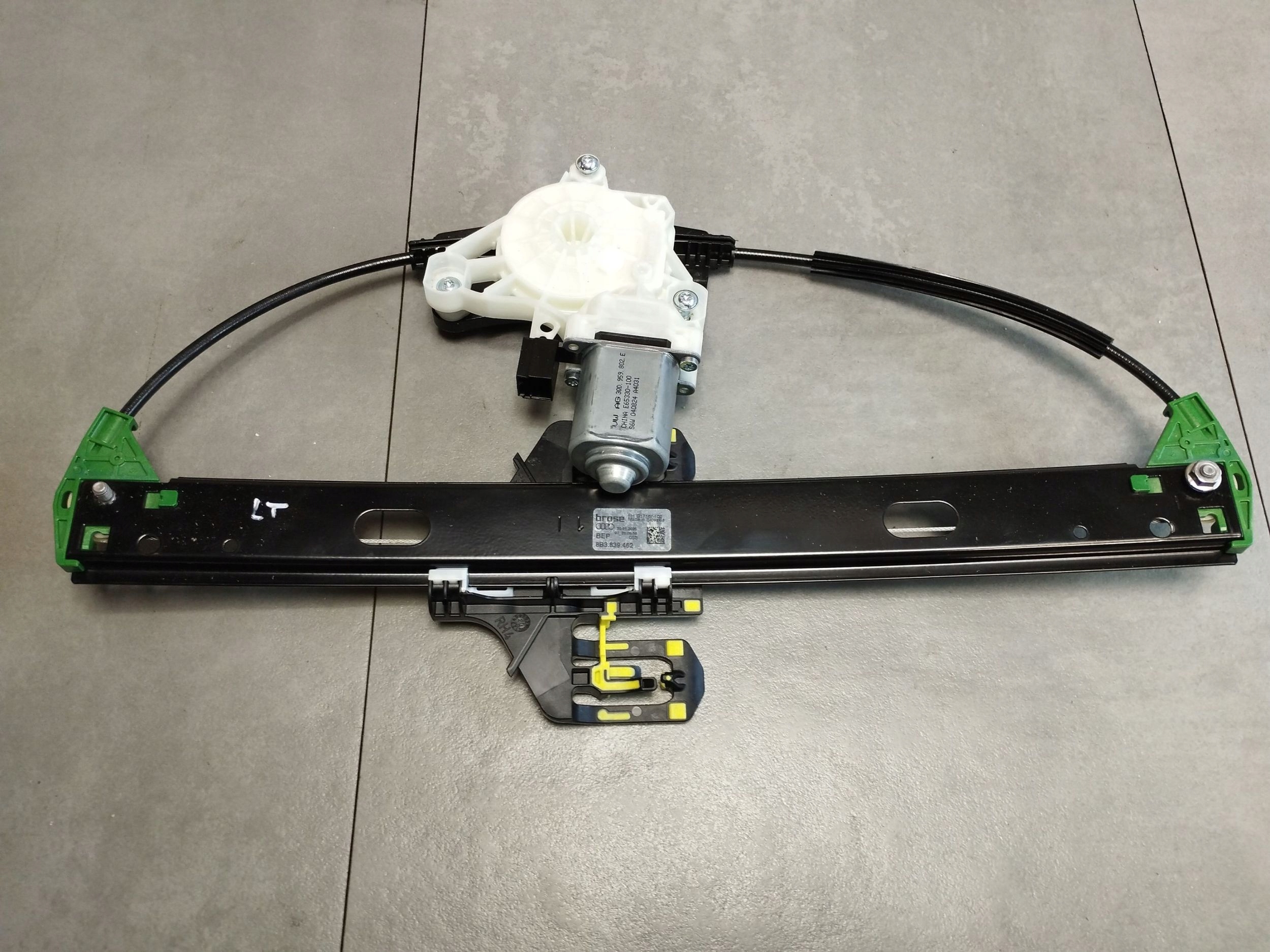 Audi A5 B10 KOMBI mechanism windows right rear part 8B3839462