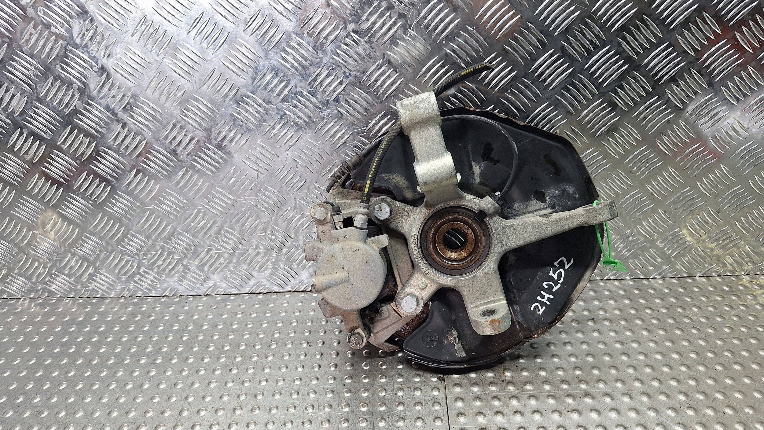 otoč čepu třmen levý předek 6903 MERCEDES A W169 W245
