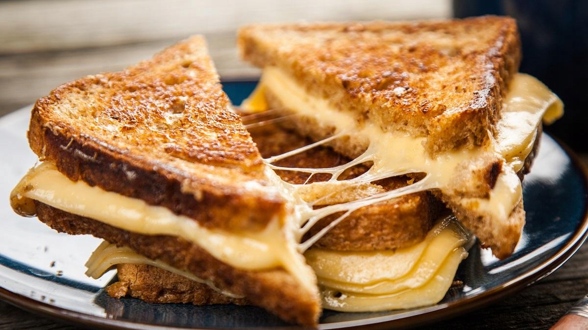 TOSTER OPIEKACZ DO KANAPEK TOSTÓW SANDWICH 1000W Liczba kanapek 2