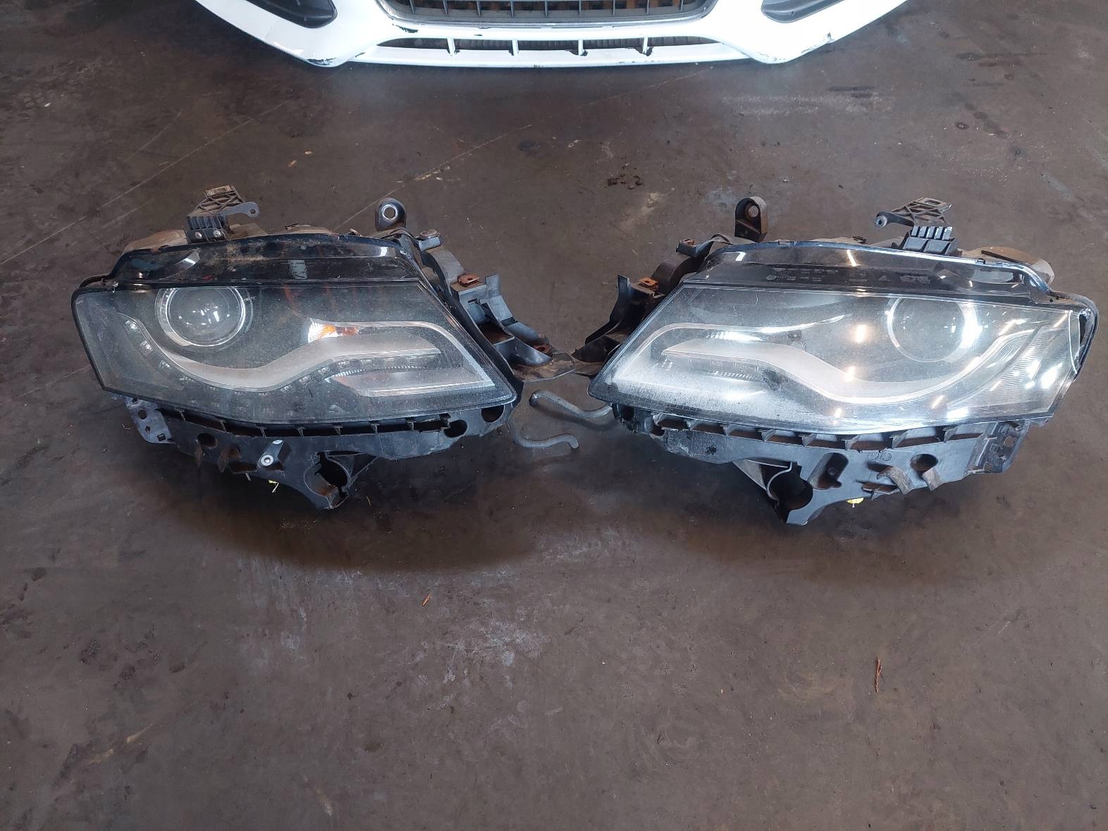 complete front bonnet bumper light BI-XENON AUDI A4 B8 LY9C