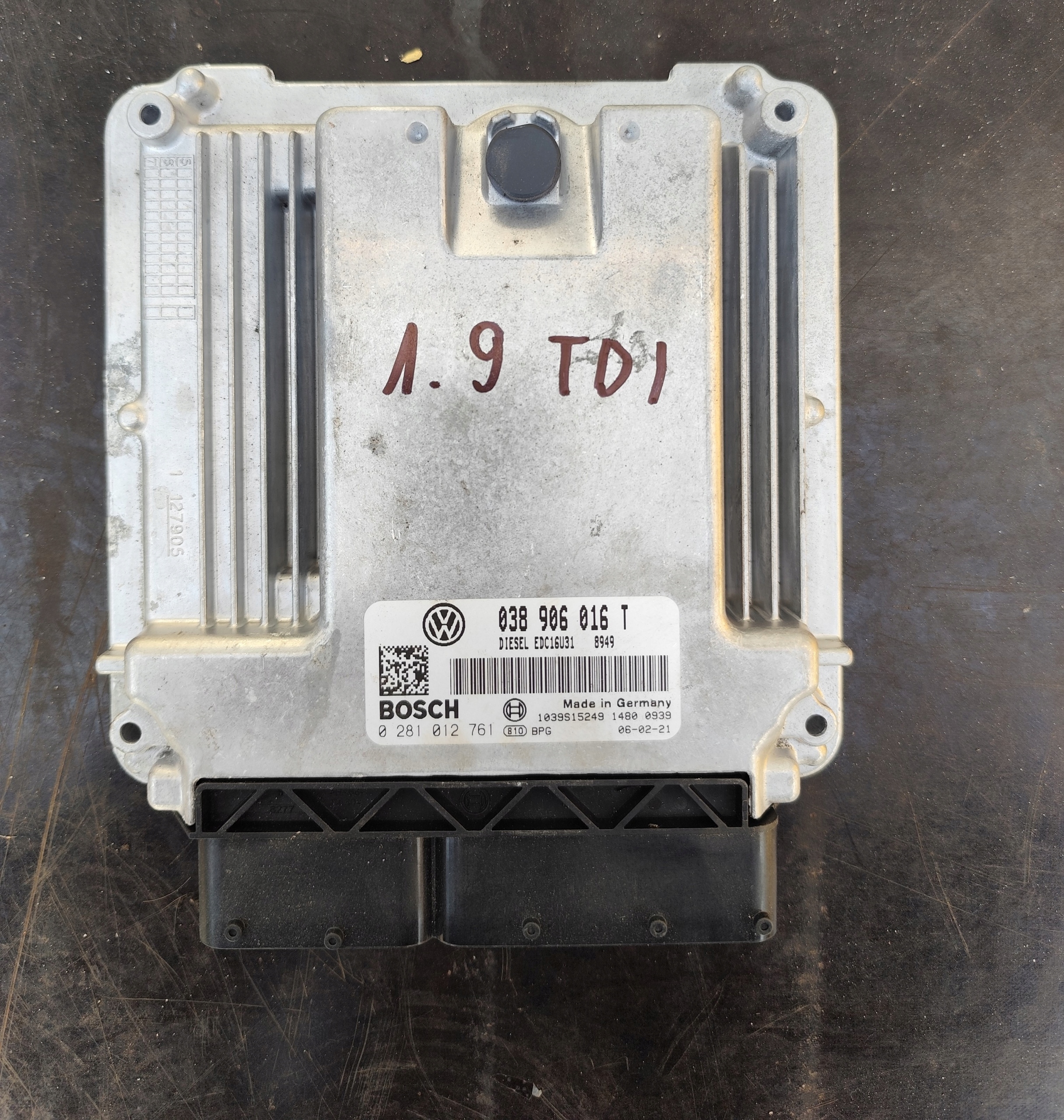 VW T5 1.9 TDI control unit computer of the engine 038906016T