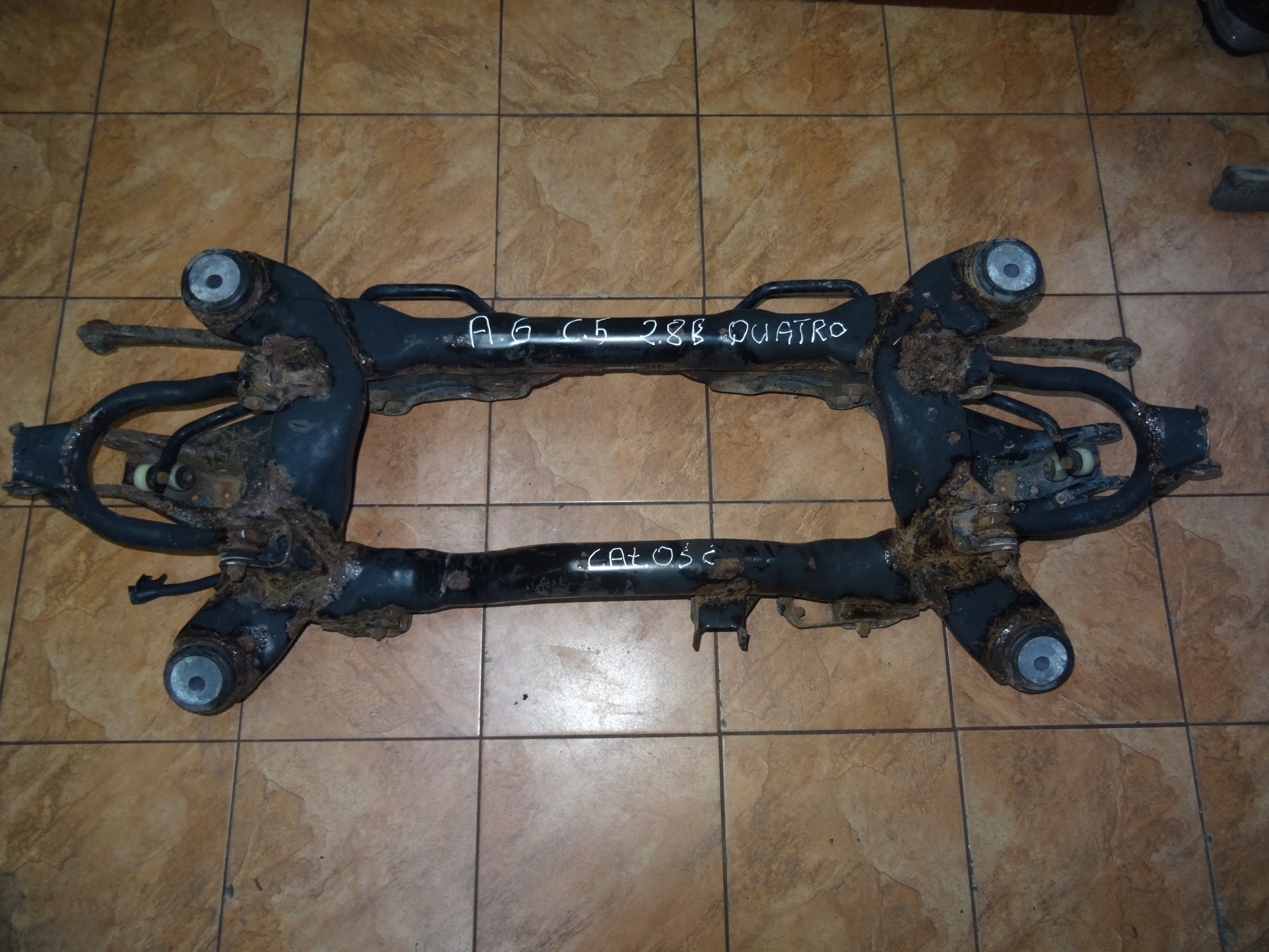 AUDI A6 C5 2.8B QUATRO BELKA TYLNA OŚ