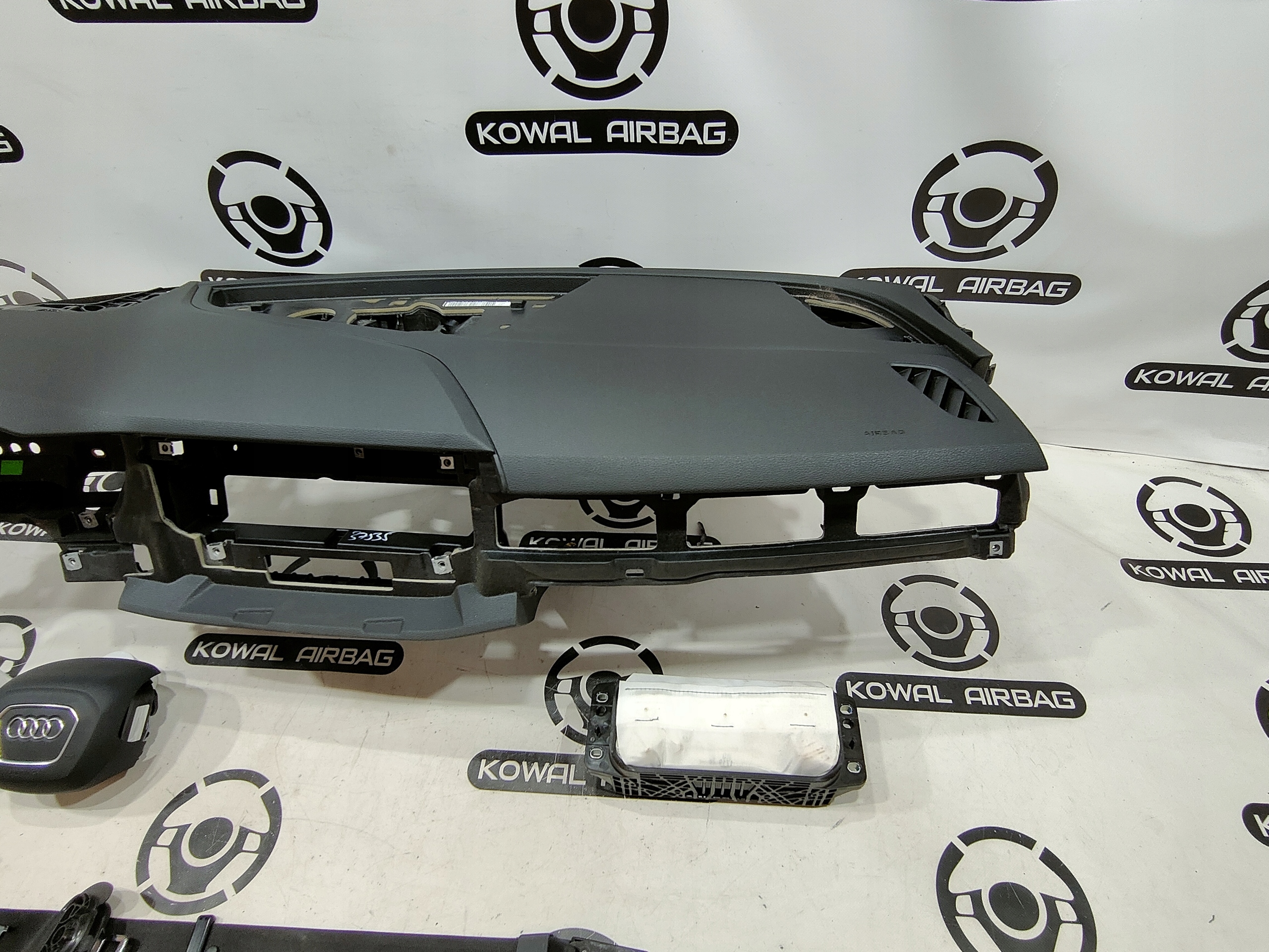 Audi A4 B9 8W торпеда консоль подушки безопасности ремни оригинал