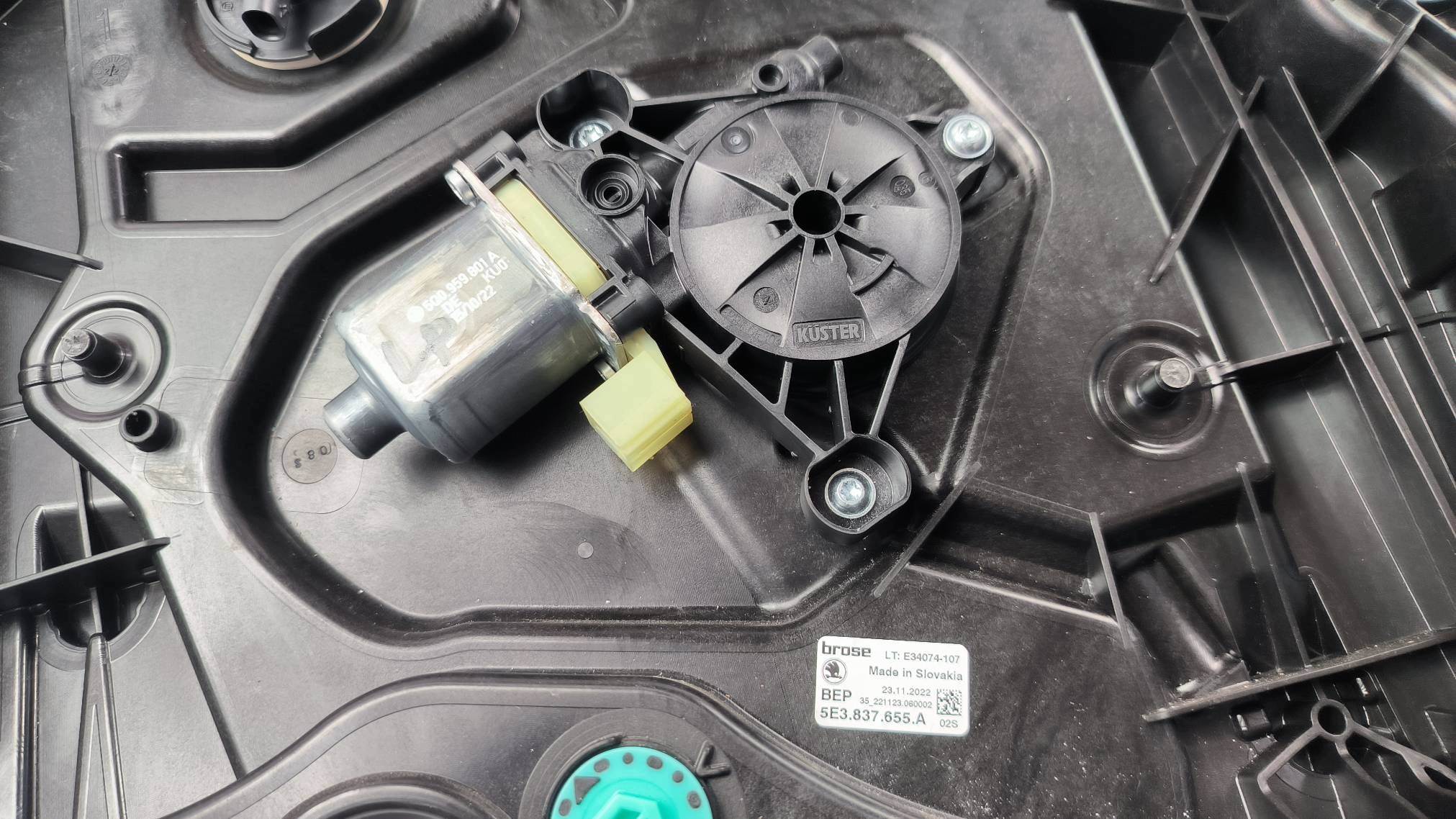 window regulator left front 5E3837655A SKODA OCTAVIA IV