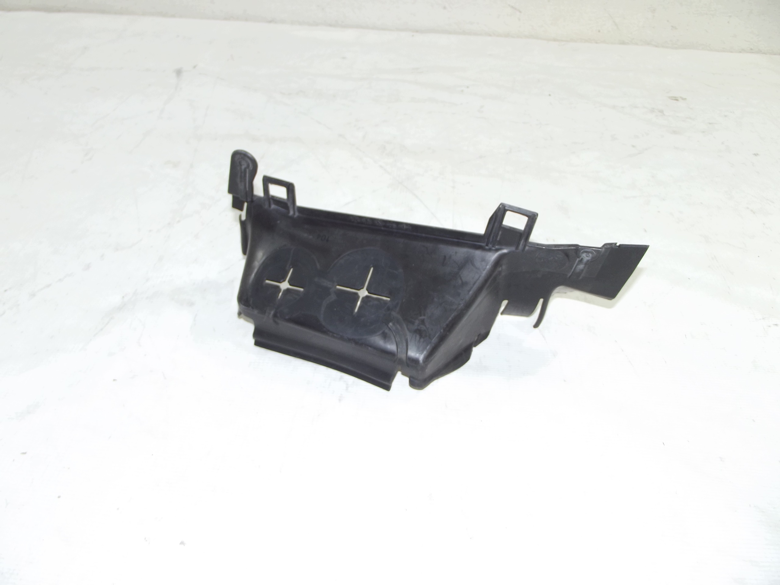 Audi Q8 vzduchovod pravá 4M8121284