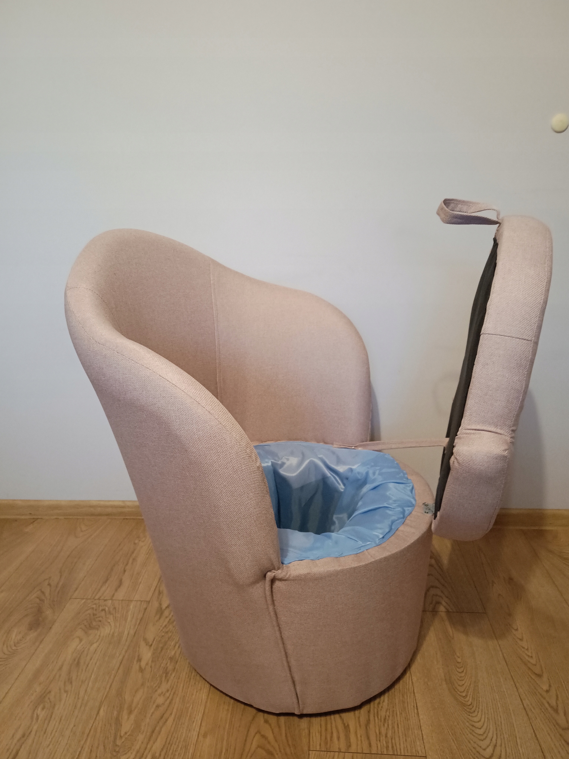 Fotel z oparciem Tulipan Wysokość mebla 84 cm