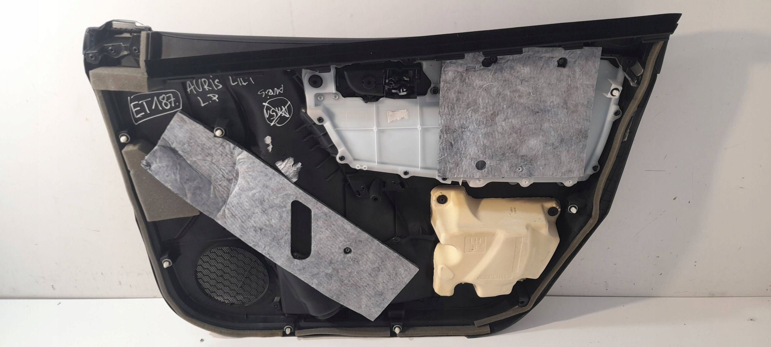 Toyota Auris E18 side door front left 6777802280 (ET187)