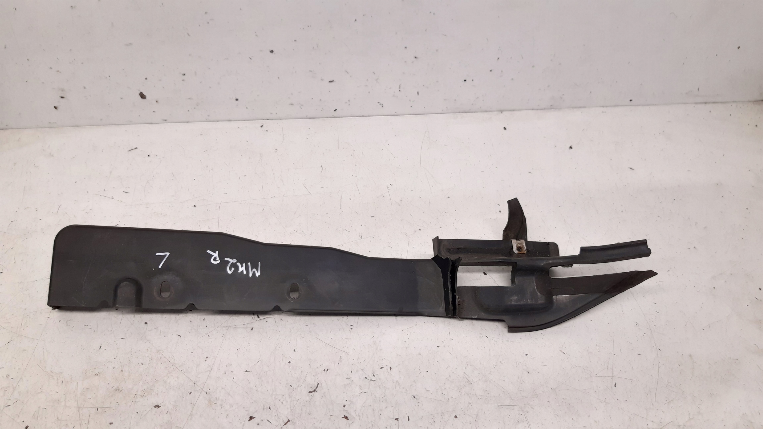 Blende Abdeckung des Kotflügels links 4M51A02477AE Ford Focus MK2