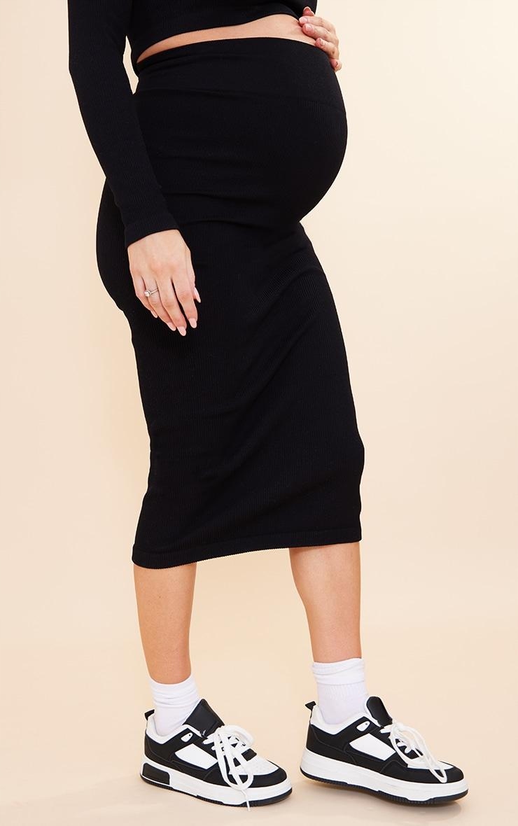 CZARNA MIDI PRĄŻKOWANA CIĄŻOWA SPÓDNICA DOPASOWANA PRETTYLITTLETHING L