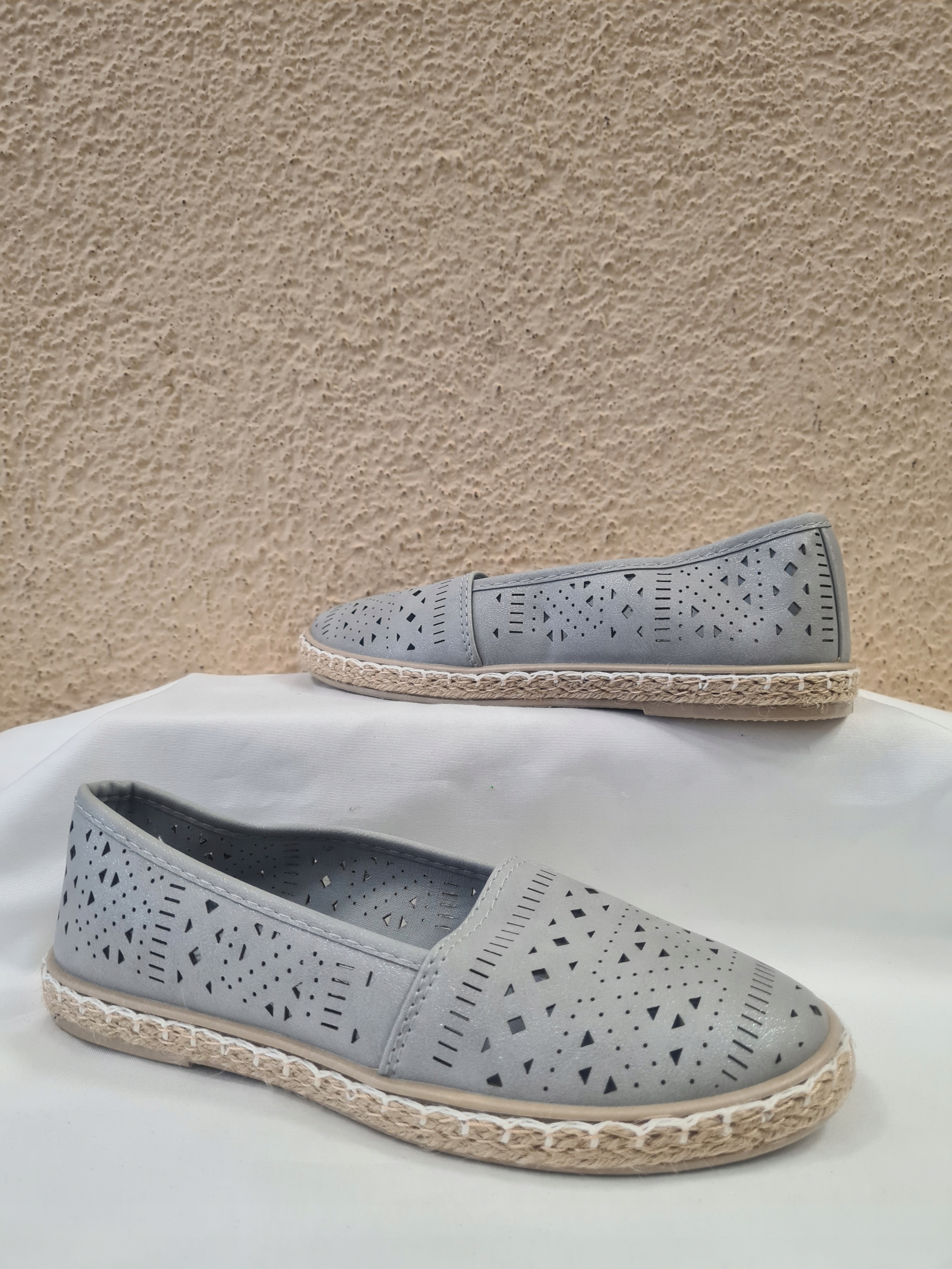 ESPADRYLE AŻUROWE SZARE COLLECTION PARIS R.39 Model DD1915-4