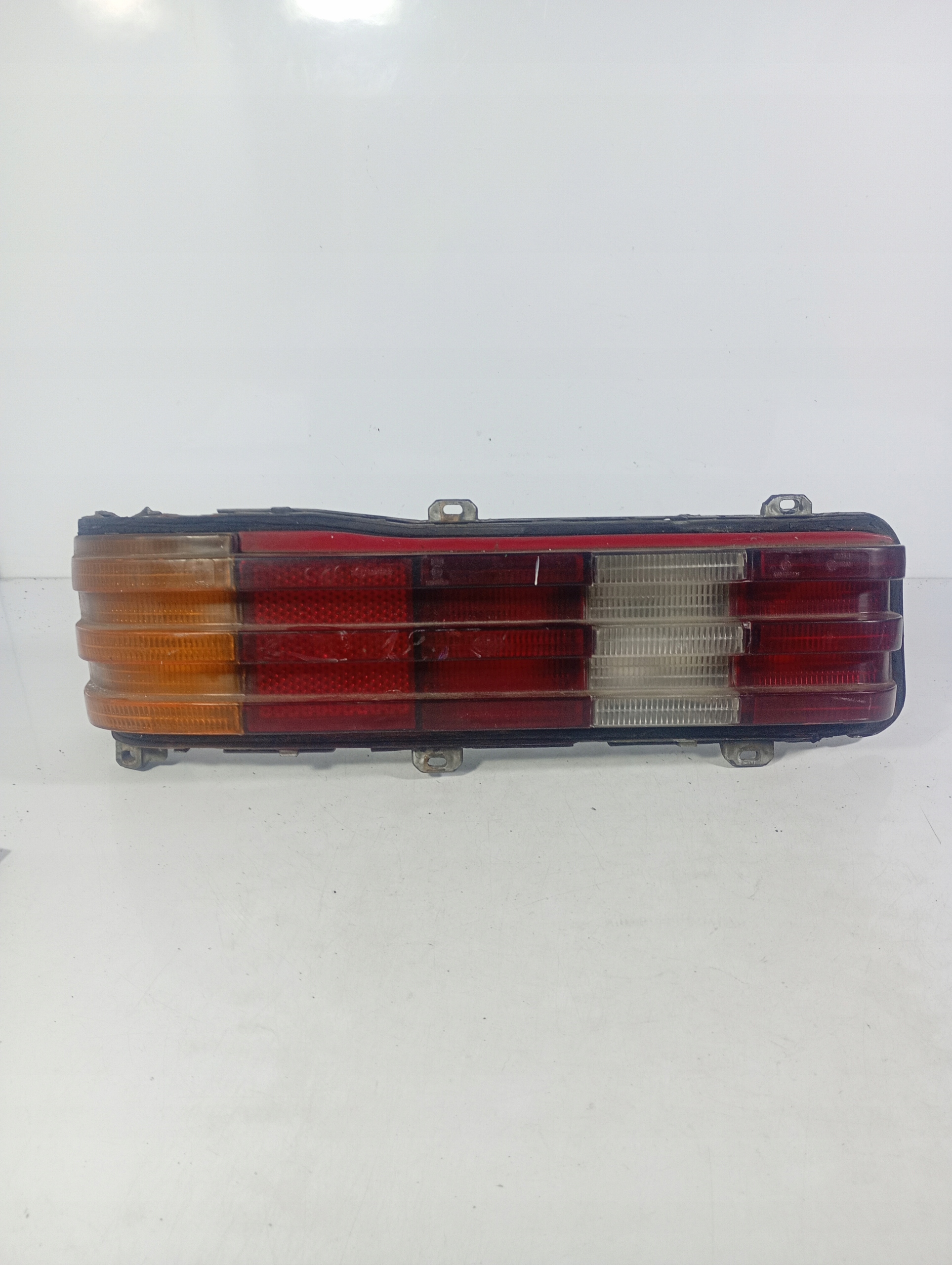 Mercedes W123 75-86 light left rear rear part