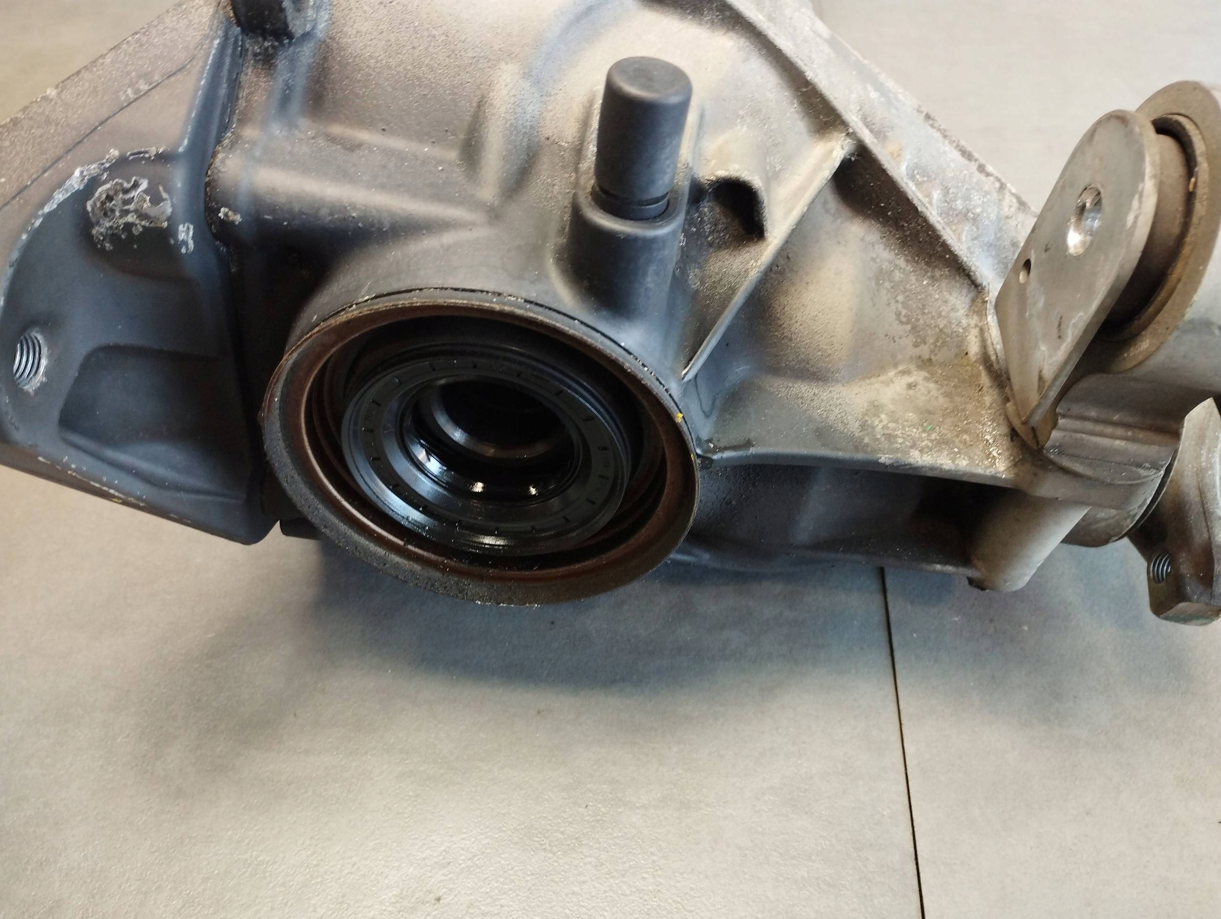 Mercedes-Benz GLC X253 2016 diff differential rear part 2133500302
