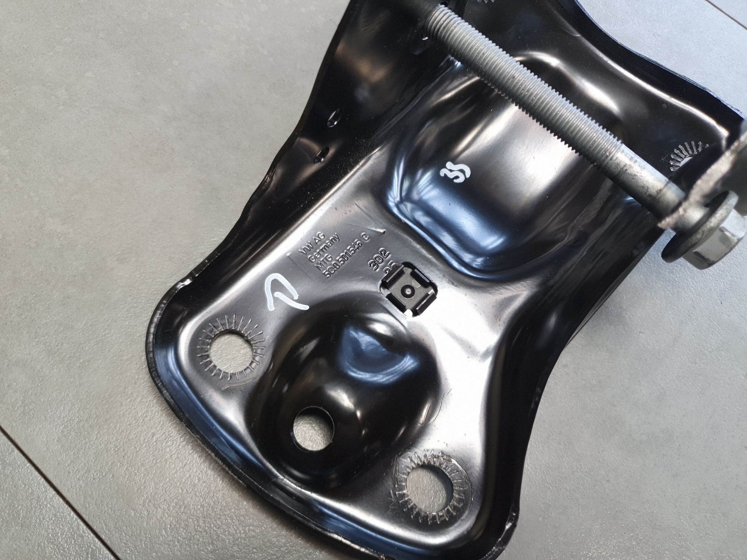 Audi A3 8Y hb console siders rear part 5Q0501546C
