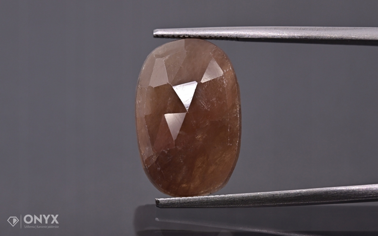 Safír fasetovaná nepravidelná rozeta 18x12 mm