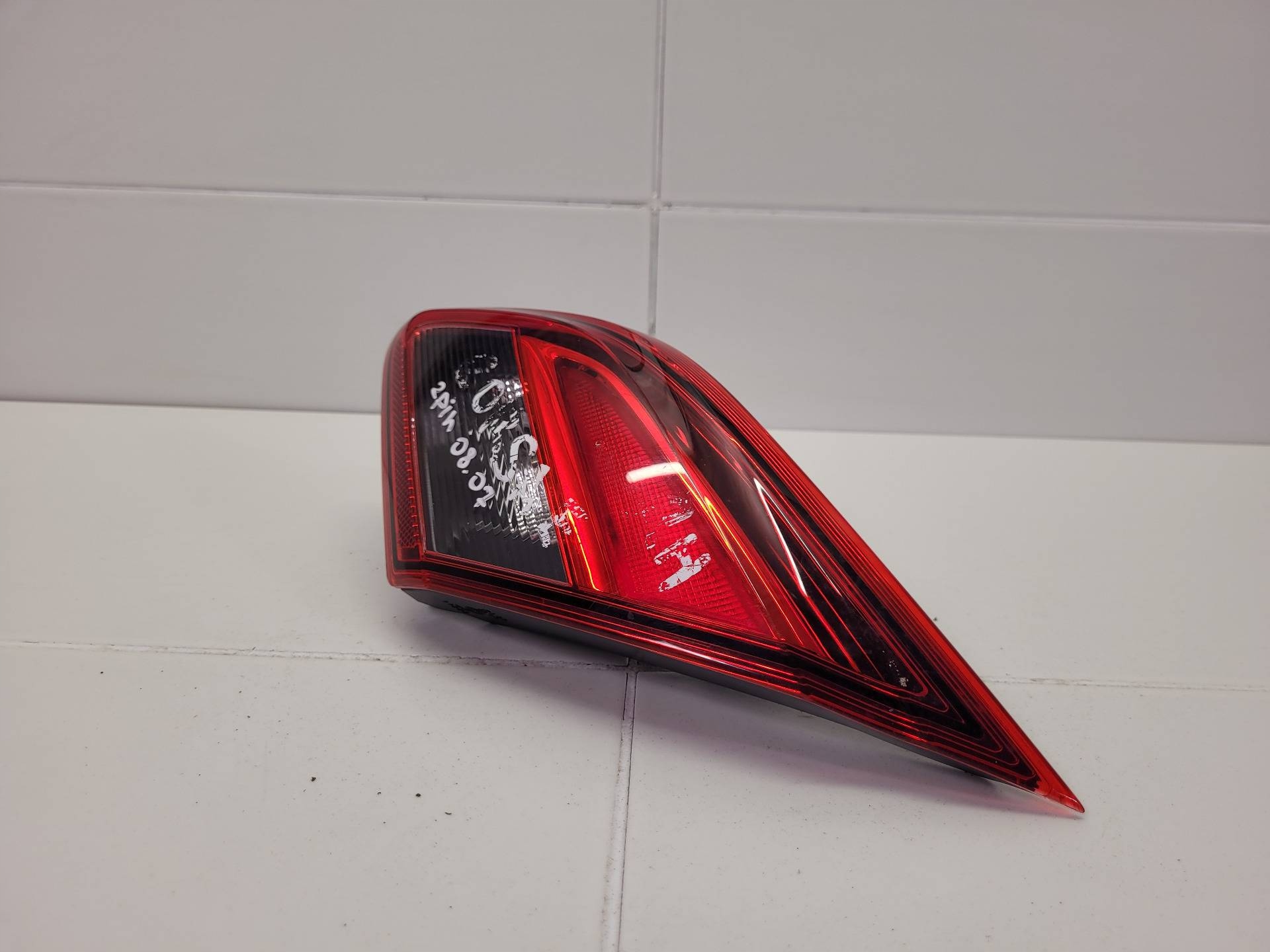 light rear to the bonnet right side Opel Corsa E 2016 39012624