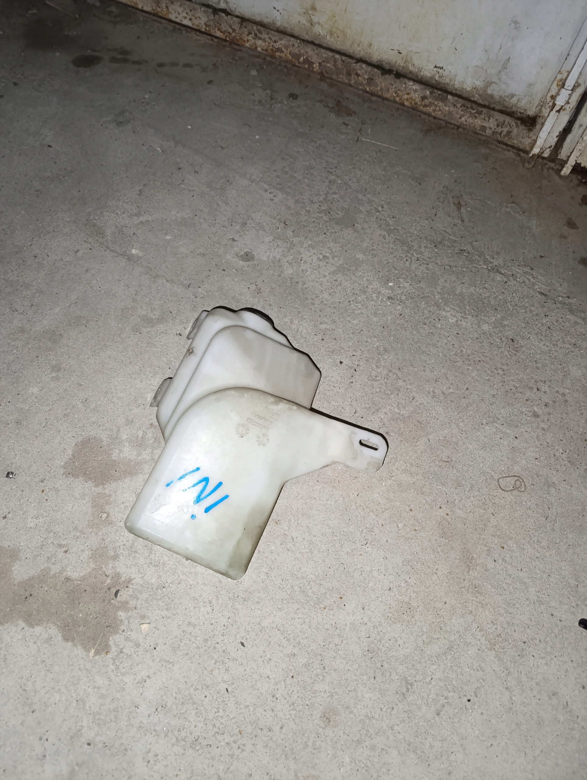 washer fluid tank OPEL INSIGNIA A 13227295