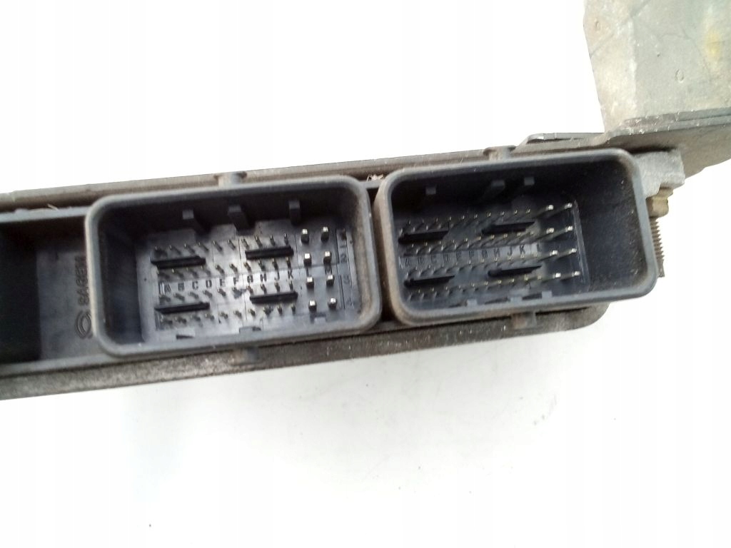 Renault computer control unit of the engine 8200298457