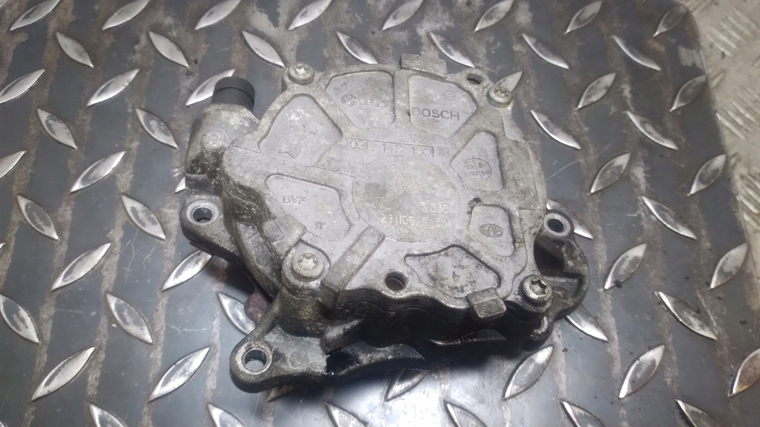 Pompa VACUM VAKUM VOLKSWAGEN PASSAT B6 03L145100