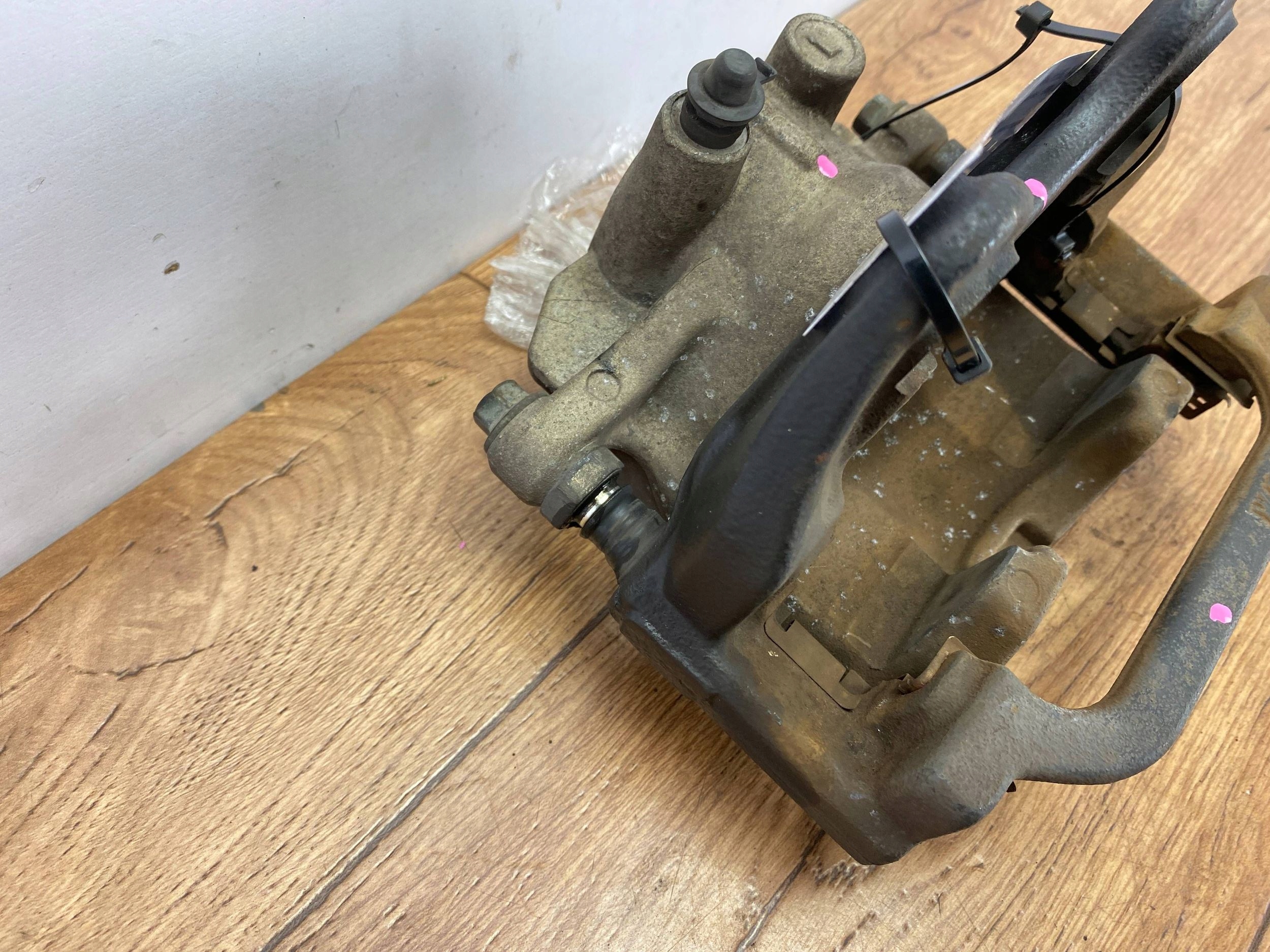 caliper brake rear left Cadillac Escalade IV 2015+