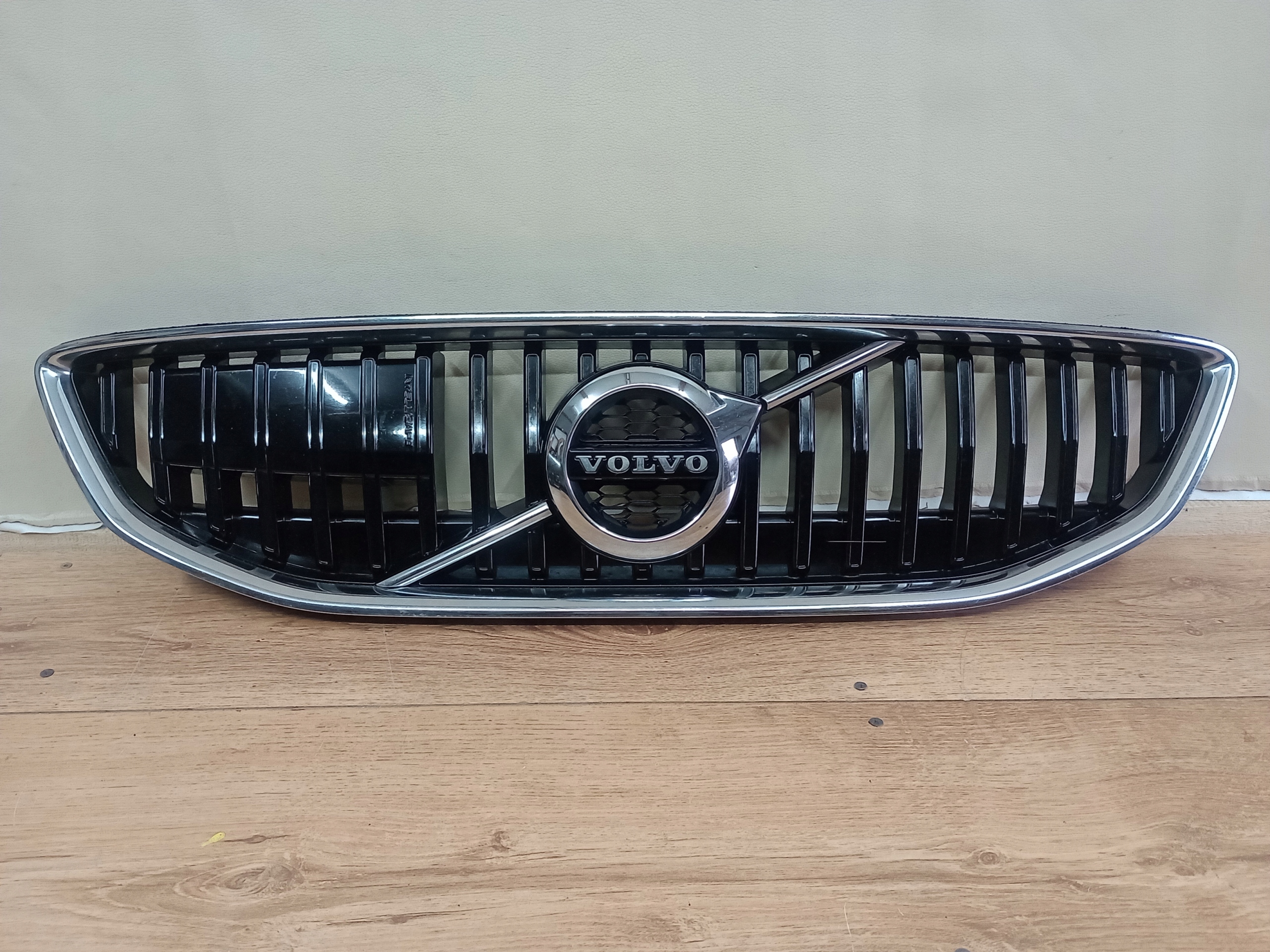 VOLVO V40 II ATRAPA GRILL
