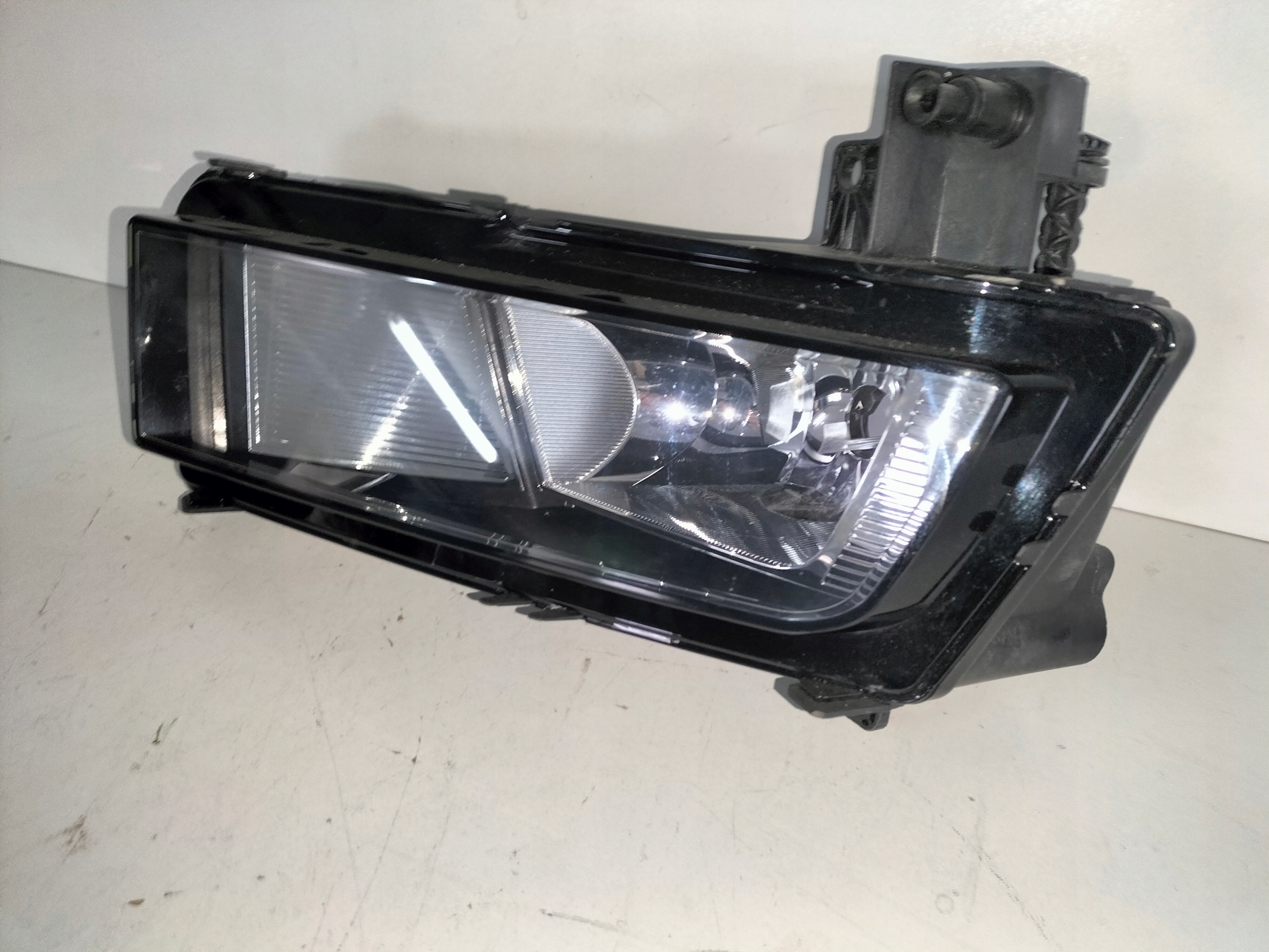 fog light light right VW TOURAN III 15
