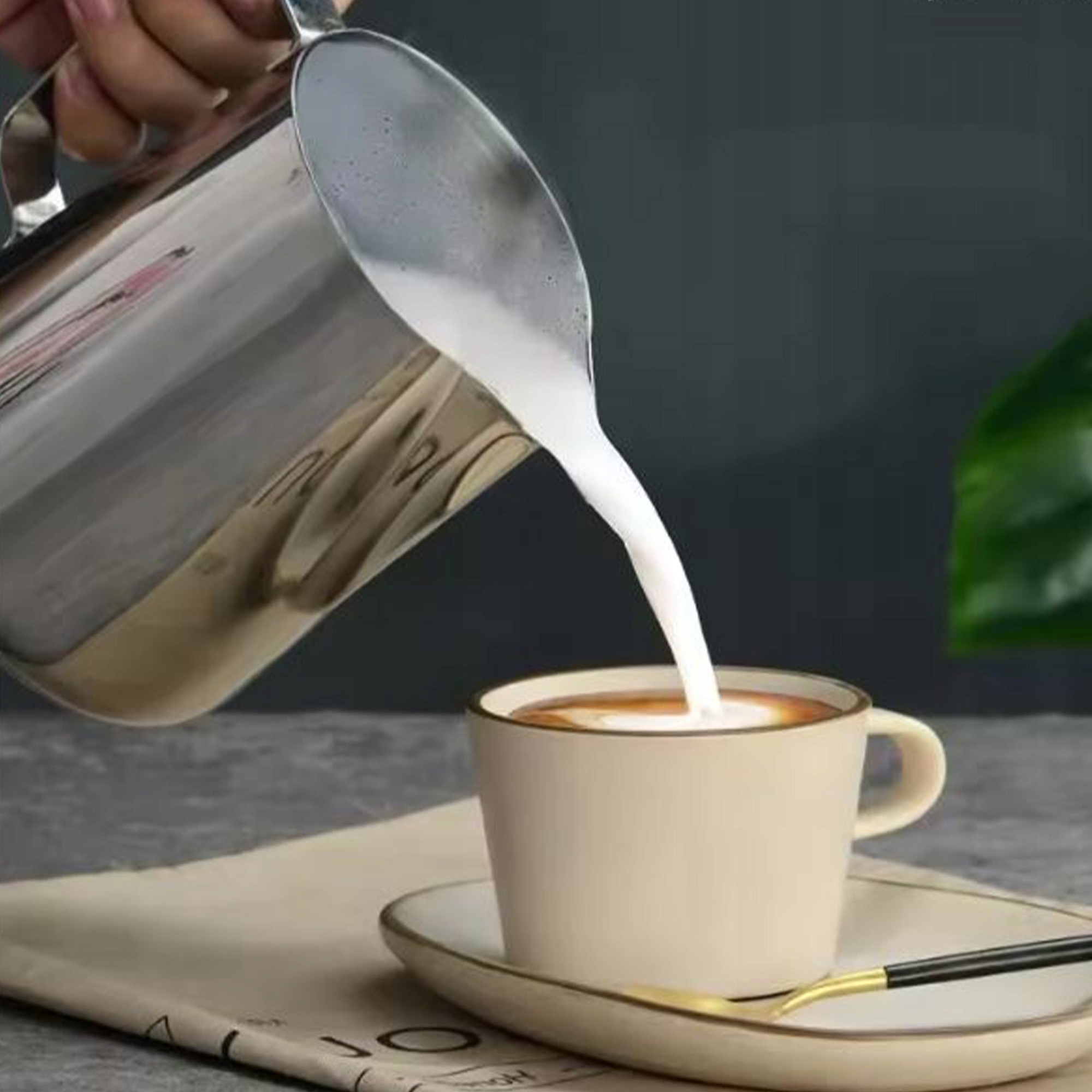 DZBANEK STALOWY 1,5L Z DZIÓBKIEM MLECZNIK NA MLEKO WODĘ NAPOJE ŚMIETANKĘ