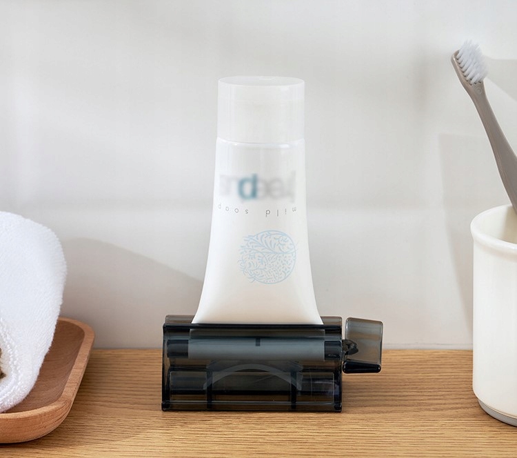 WYCISKACZ WYCISKARKA PASTY DO ZĘBÓW I INNYCH MAŚCI KREM DOZOWNIK Kolor dominujący wielokolorowy