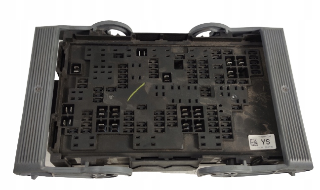 SILVERADO TAHOE 07 SKRZYNKA BEZPIECZNIKÓW 15925042 Numer katalogowy części OEM 15925042