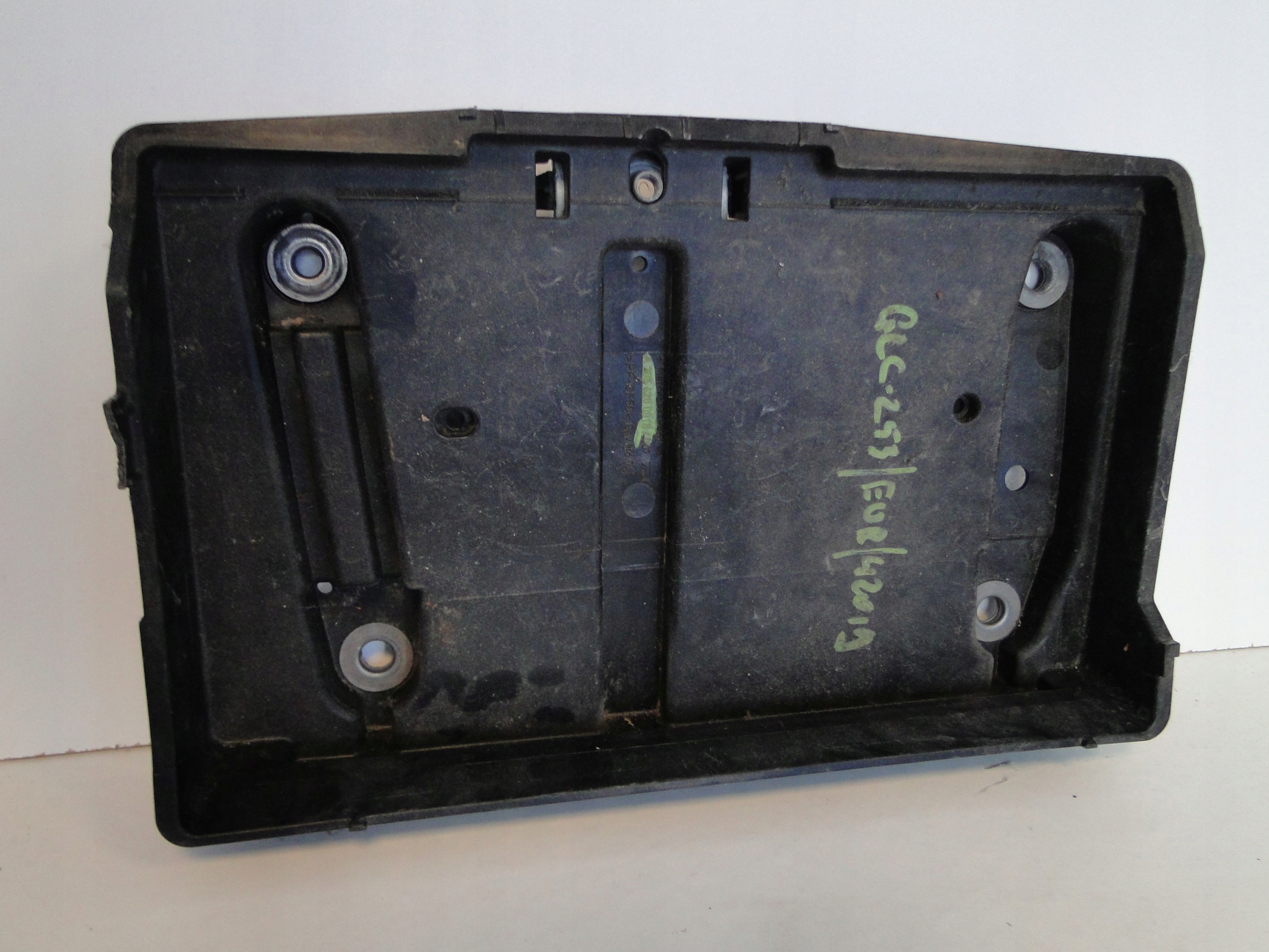 MERCEDES GLC 253 X/C PODSTAWA AKUMULATORA OBUDOWA Producent części Mercedes-Benz OE