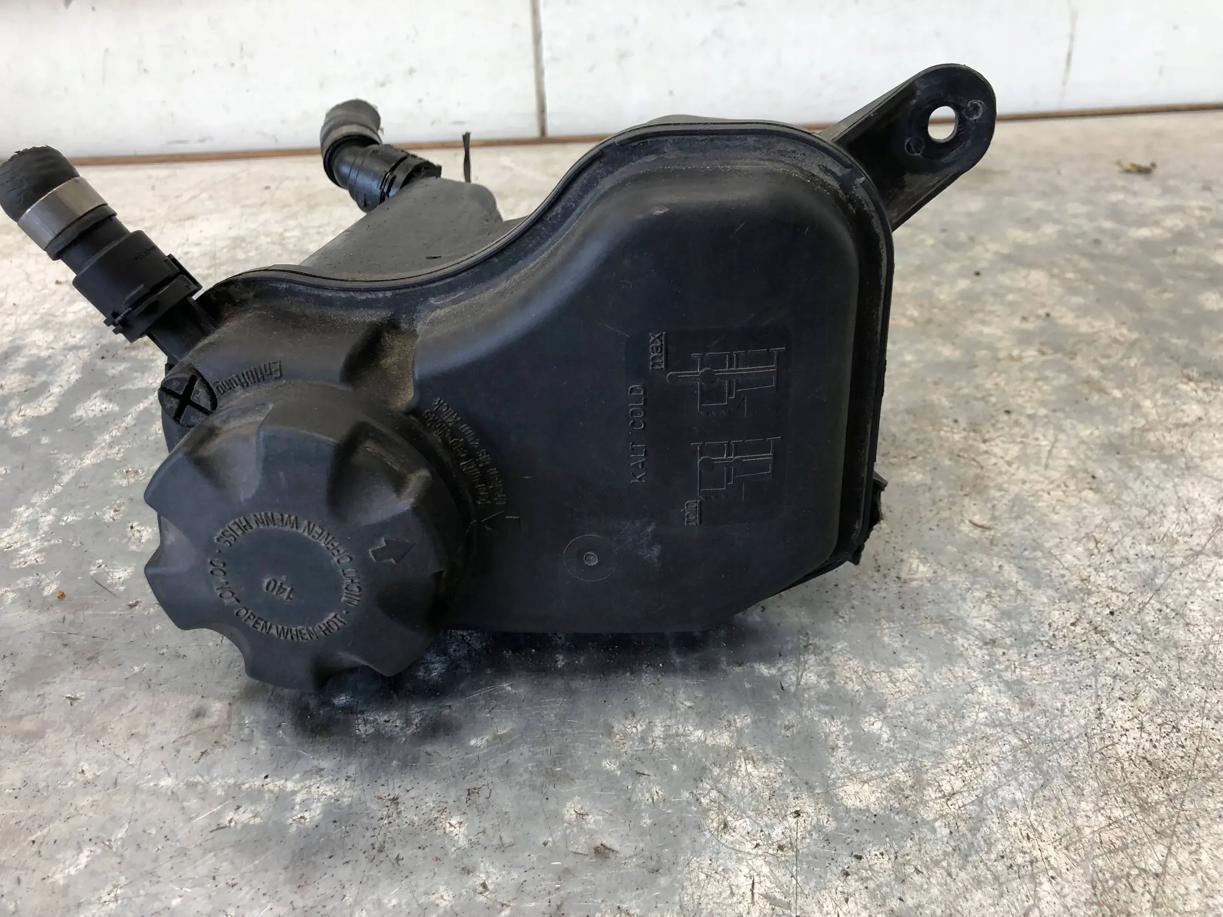 Réservoir eau BMW E87 7543026
