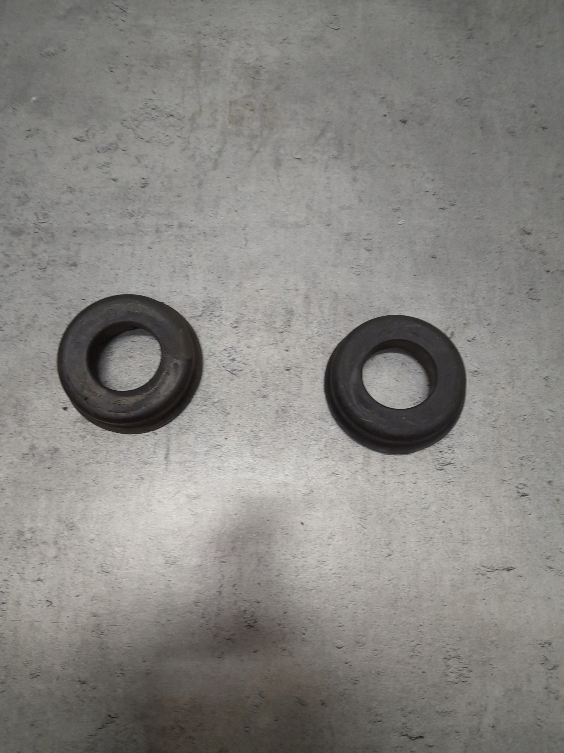 GUMA PODKŁADKA SPRĘŻYNY BMW F20