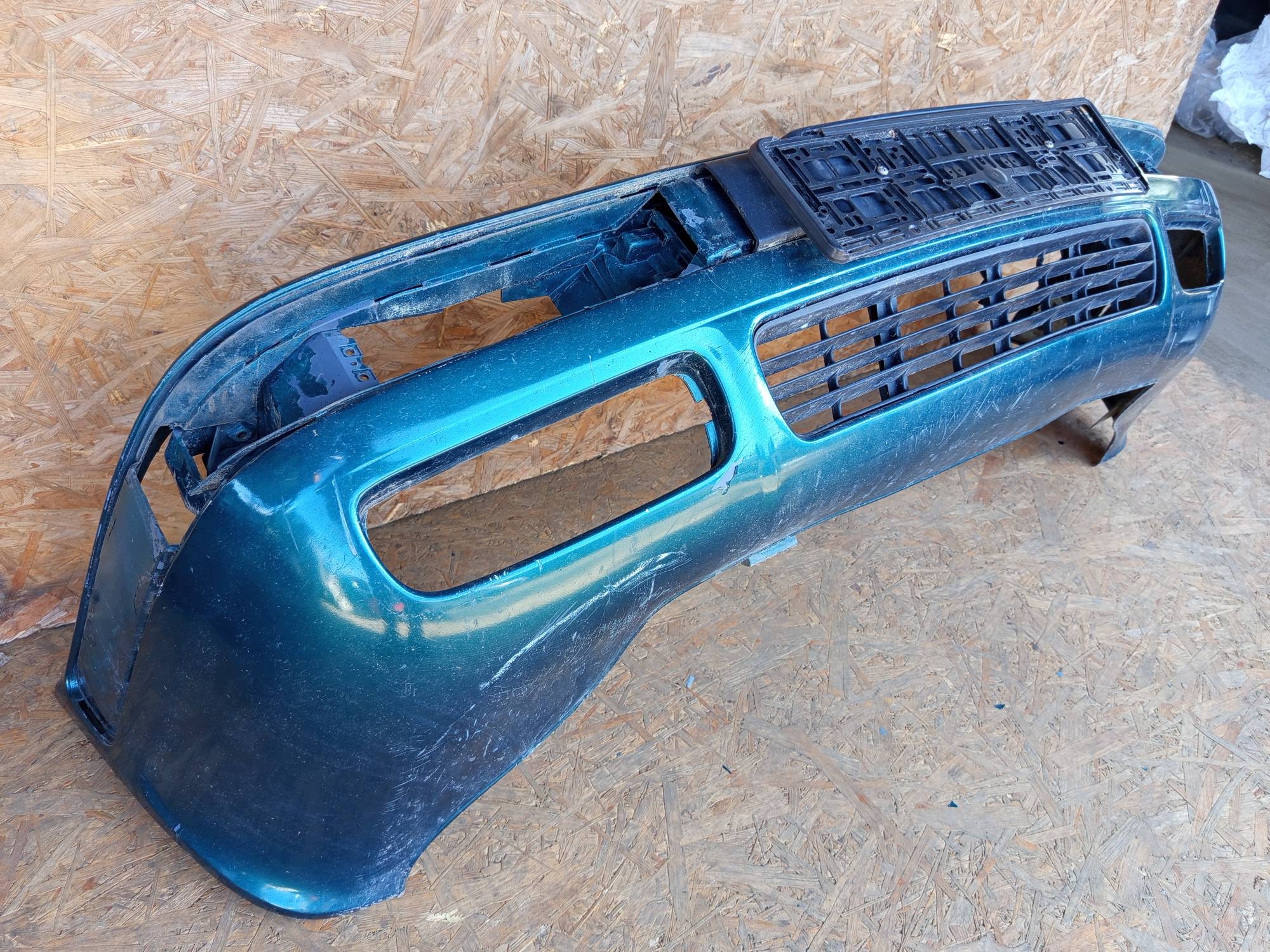 bumper front front Audi 80 B4 2.0 8V 8A0807111D green