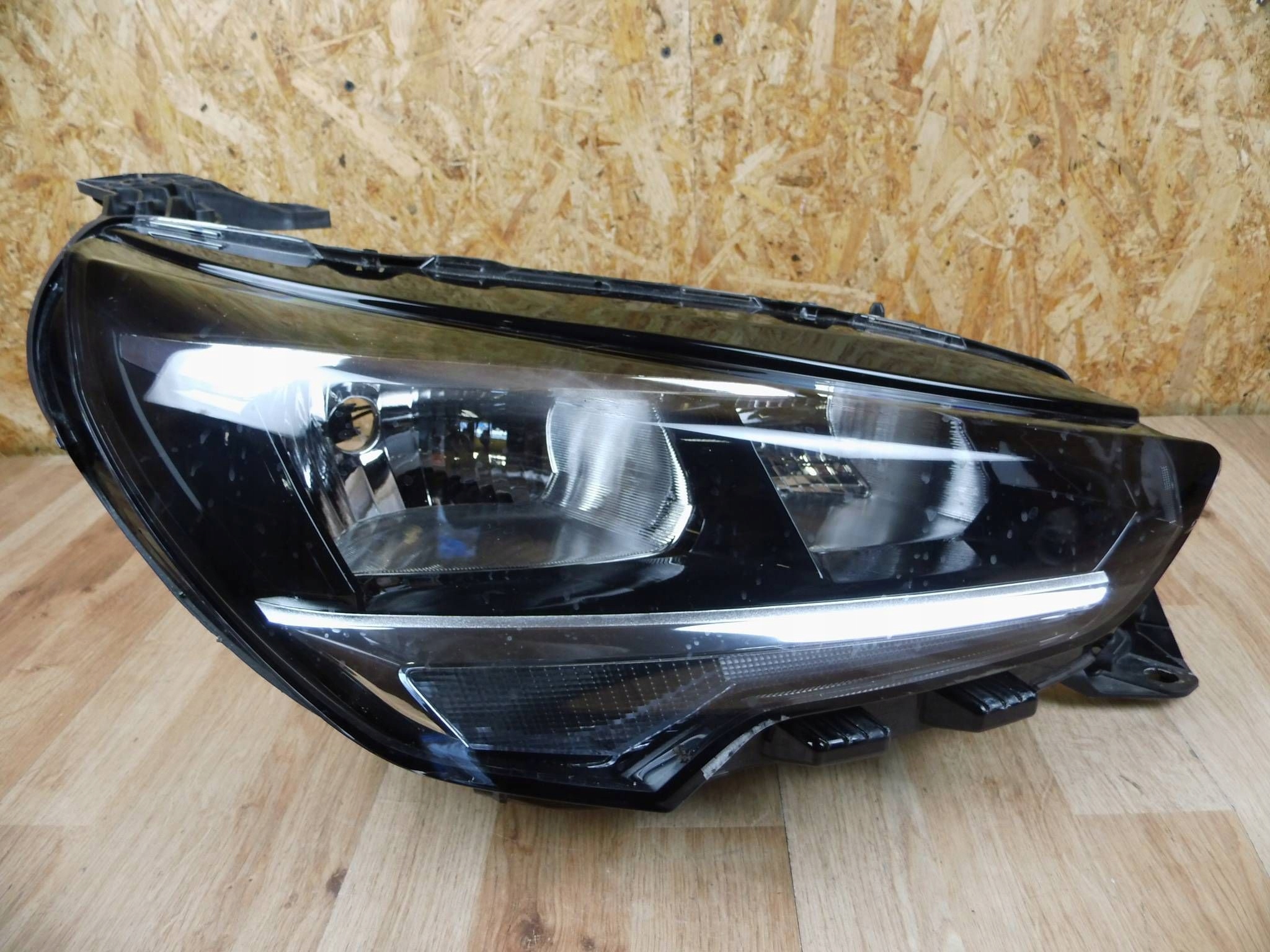 Opel Corsa F 2019-2023 light right front front 9829465380