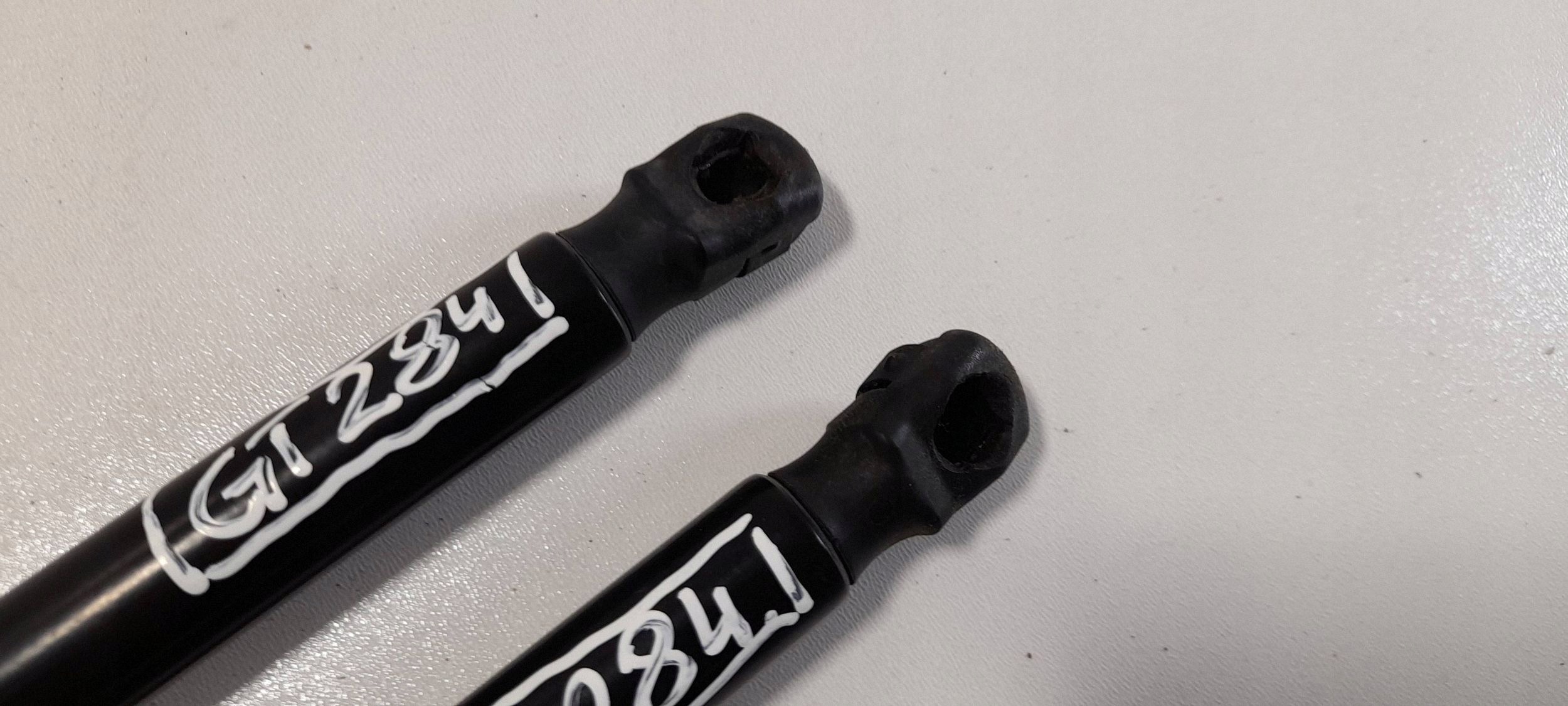 Toyota Corolla E21 Kombi damper bonnet boot 6896002210 (GT284)