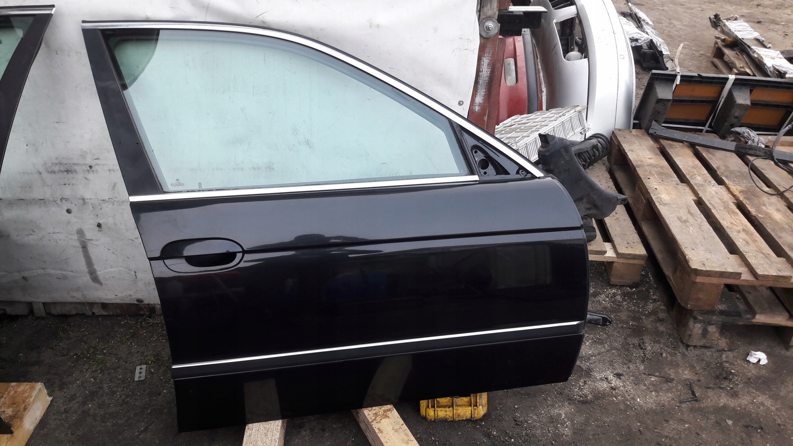 BMW E39 dveře pravý předek COSMOSSCHWARZ