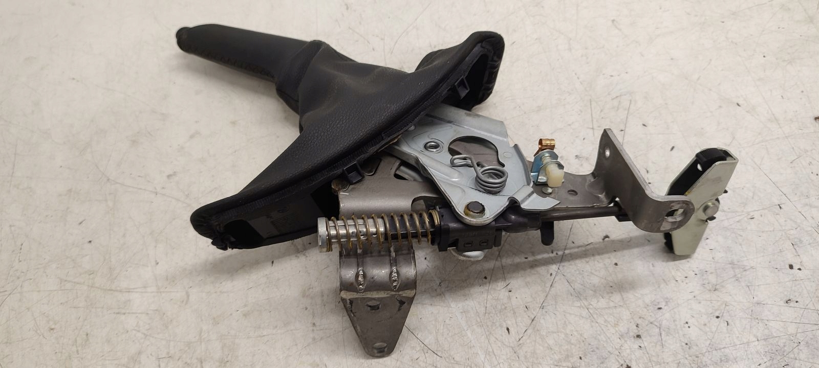 páčka elektrická brzda BMW E91 LIFT 2,0D