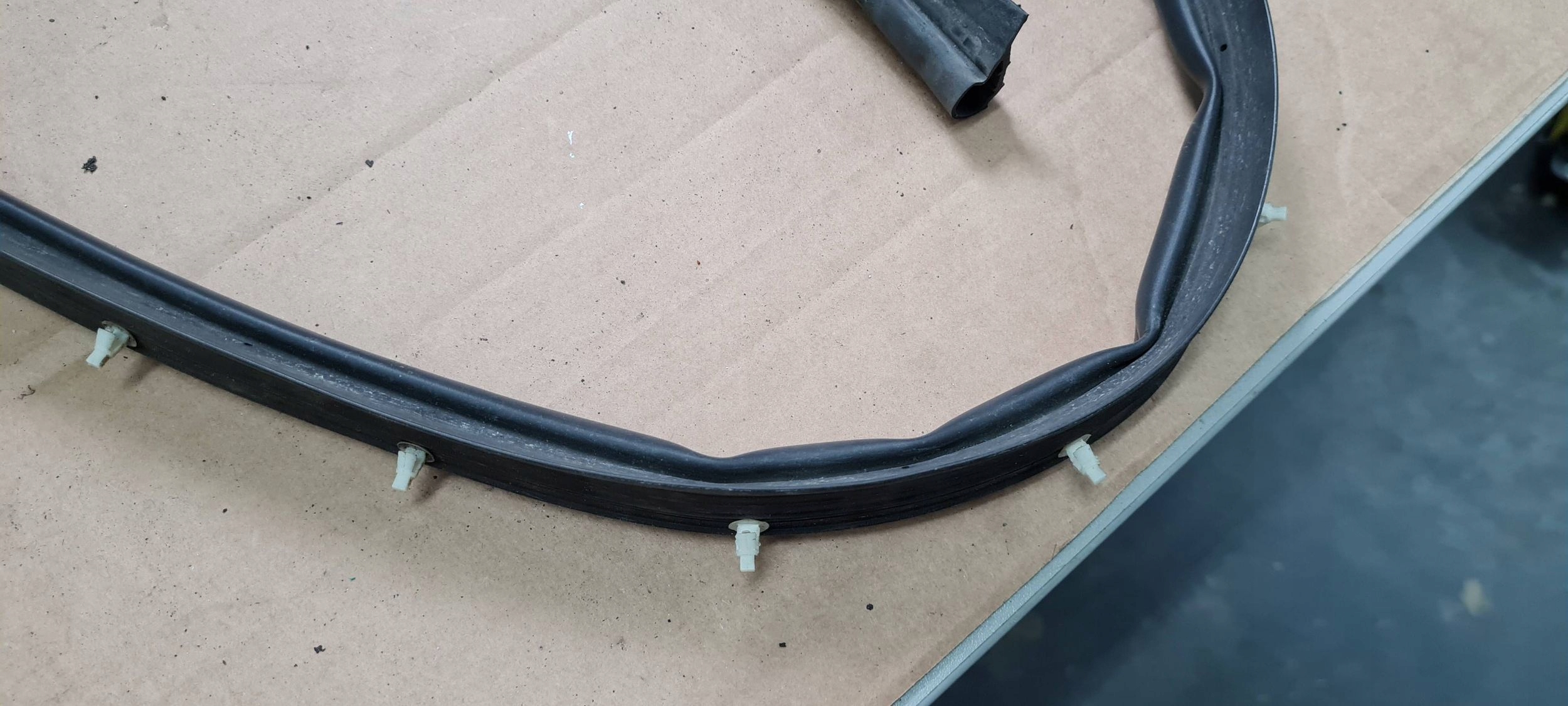 Q3 83A gasket rubber threshold of the threshold left 83A833177