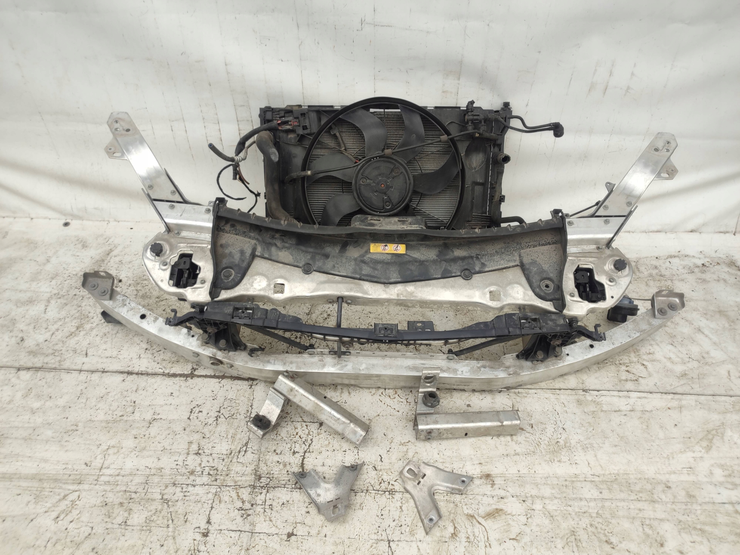 MERCEDES 213 E220D 4MATIC AUTOMAT PAS PRZEDNI WZMOCNIENIE CHŁODNICE