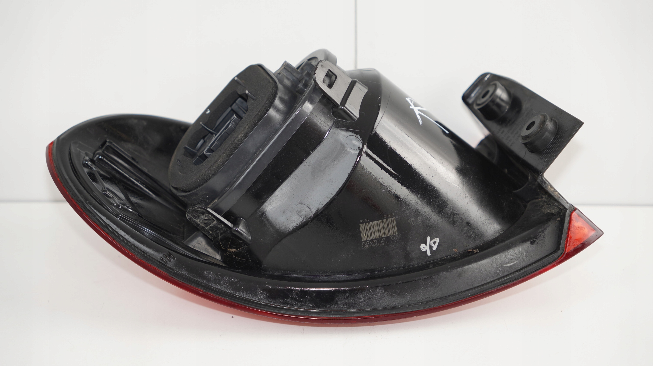 фонарь задний правый vw Tiguan I 07-11R^