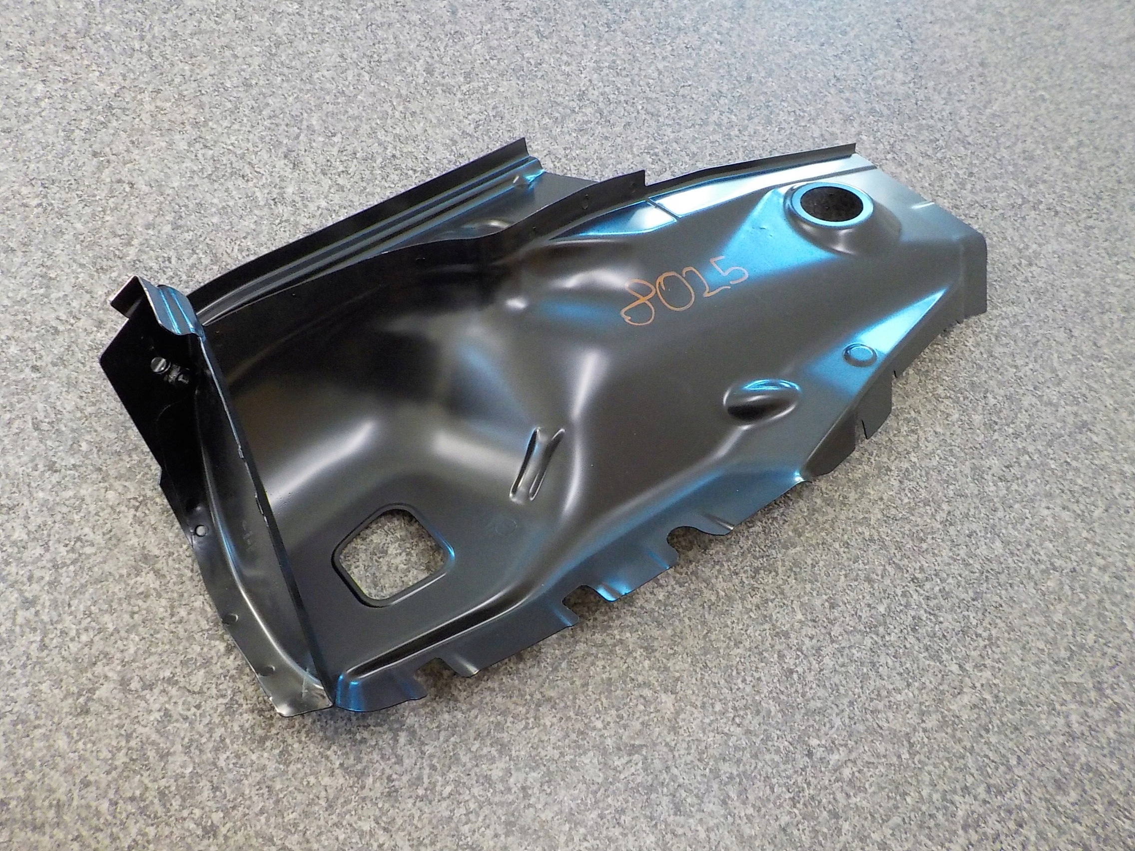 3C9813319 - Ремень усиление задний правый VOLKSWAGEN PASSAT B6