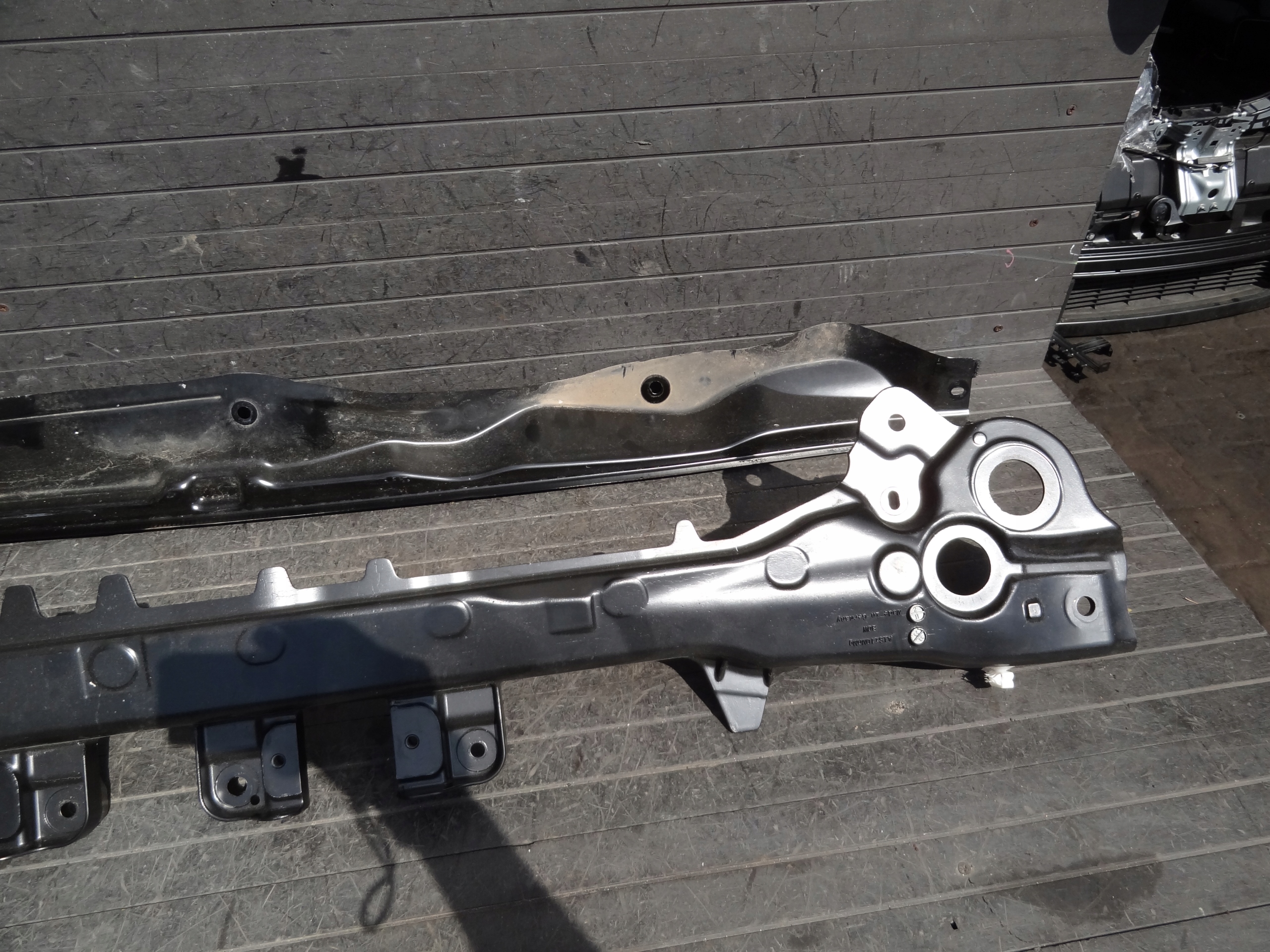 RENAULT MEGANE V 2023 E-TECH PODSZYBIE DOLNE ROZPORKA BELKA ORYGINAL Producent części Renault OE