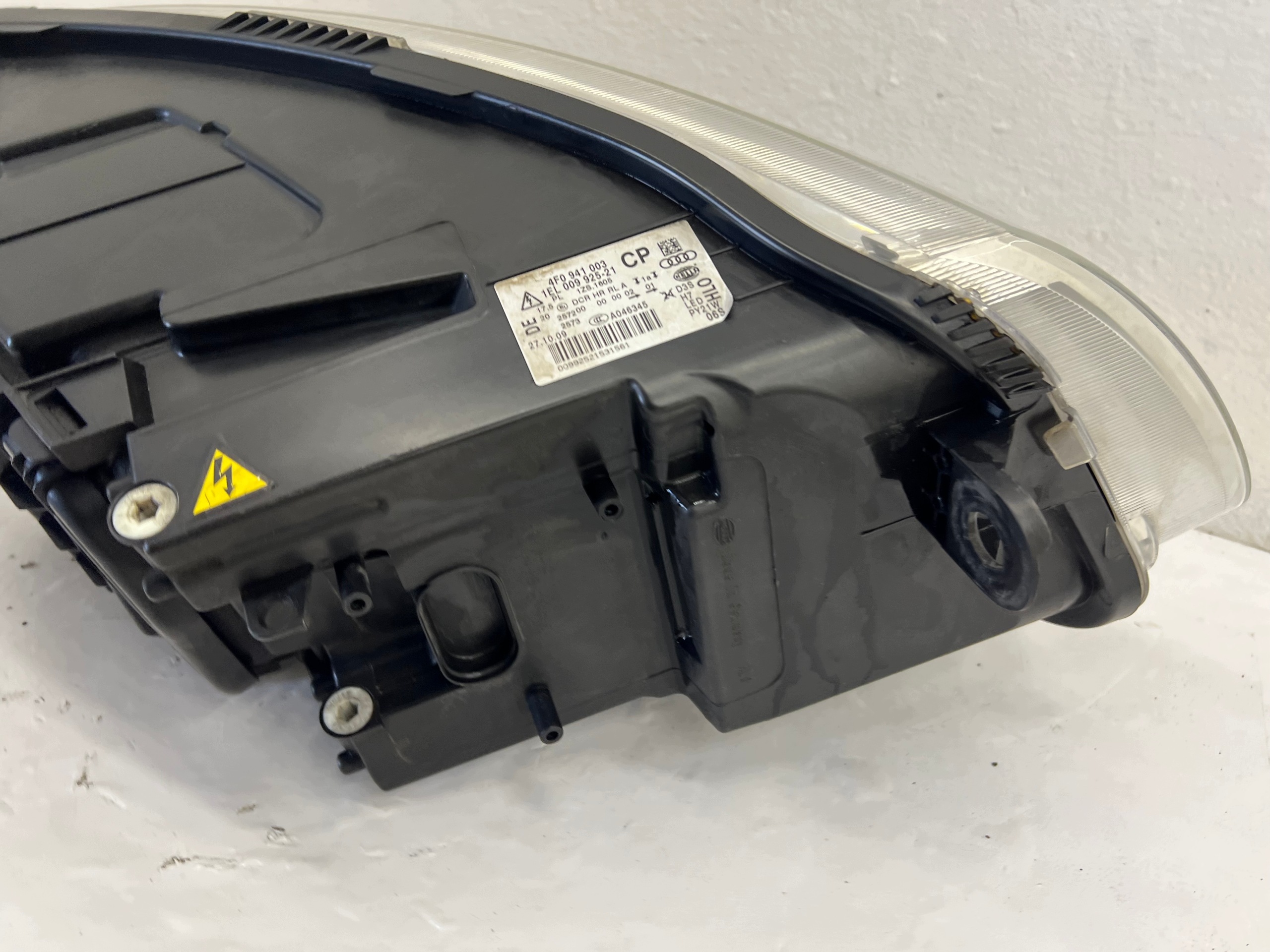 AUDI A6 C6 LIFT light front left BI-XENON non-setting LED 4F0941003CP EUROP