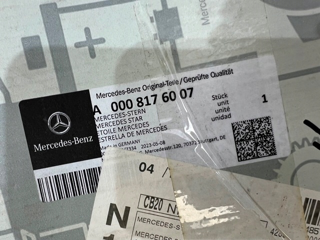 MERCEDES W213 W217 W238 EMBLEMAT ZNACZEK A0008176007 NOWY OE Marka Mercedes-Benz
