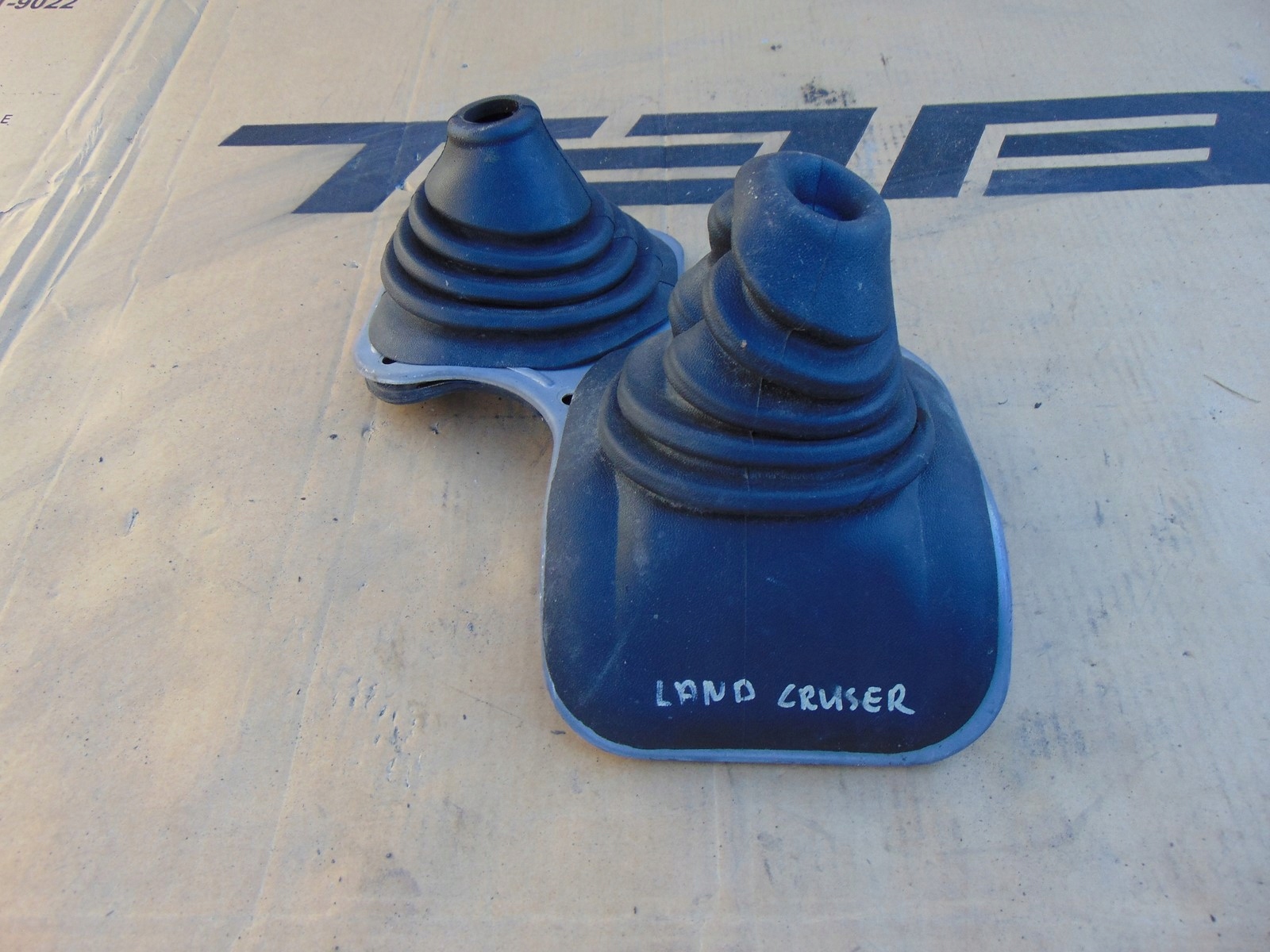 Рамка рычага переключения передач TOYOTA LAND CRUISER J7